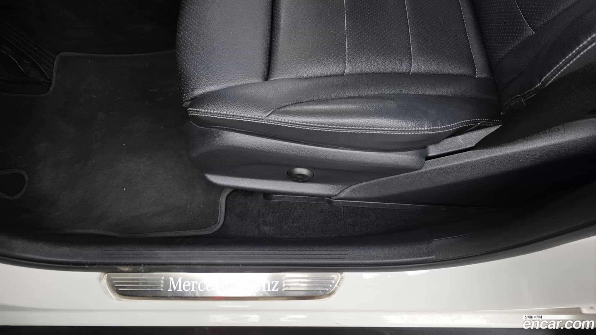 GLC-Class Mercedes-Benz 2020.2-OPTION-044