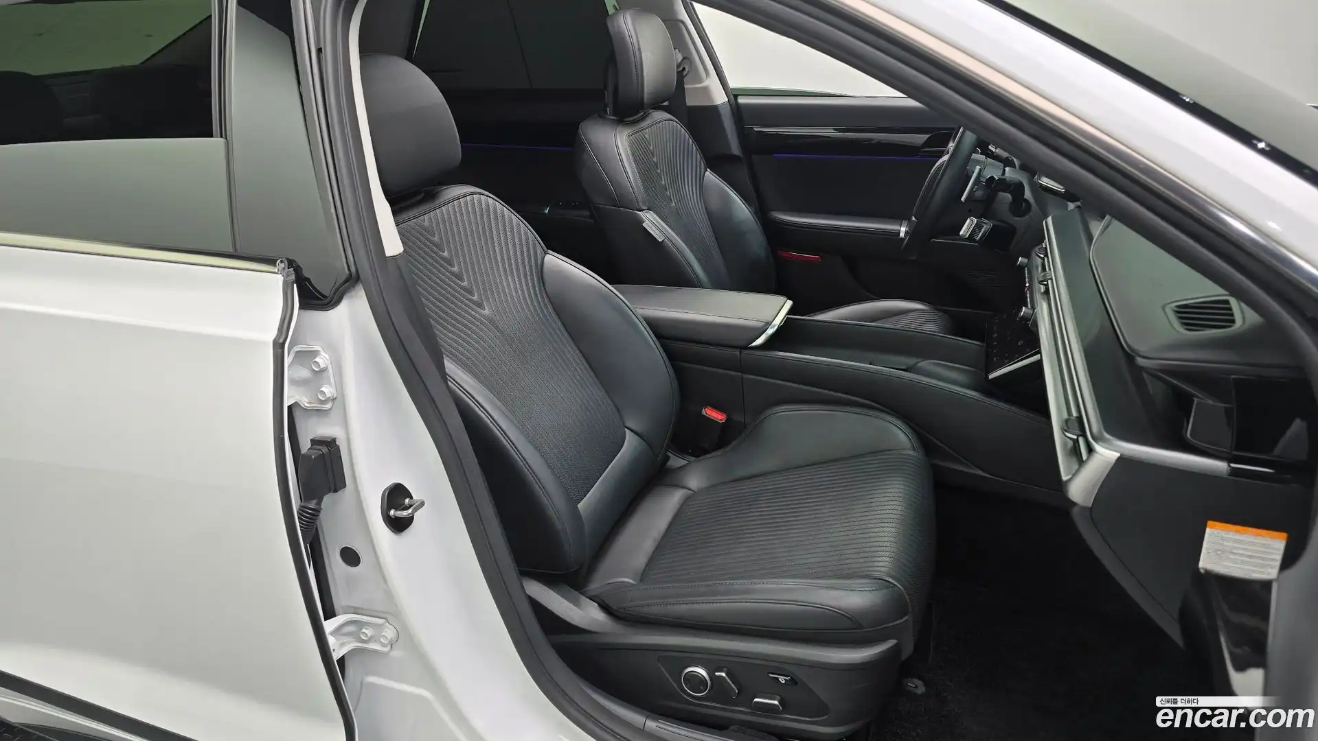 Grandeur Hyundai 2023.9-INNER-036