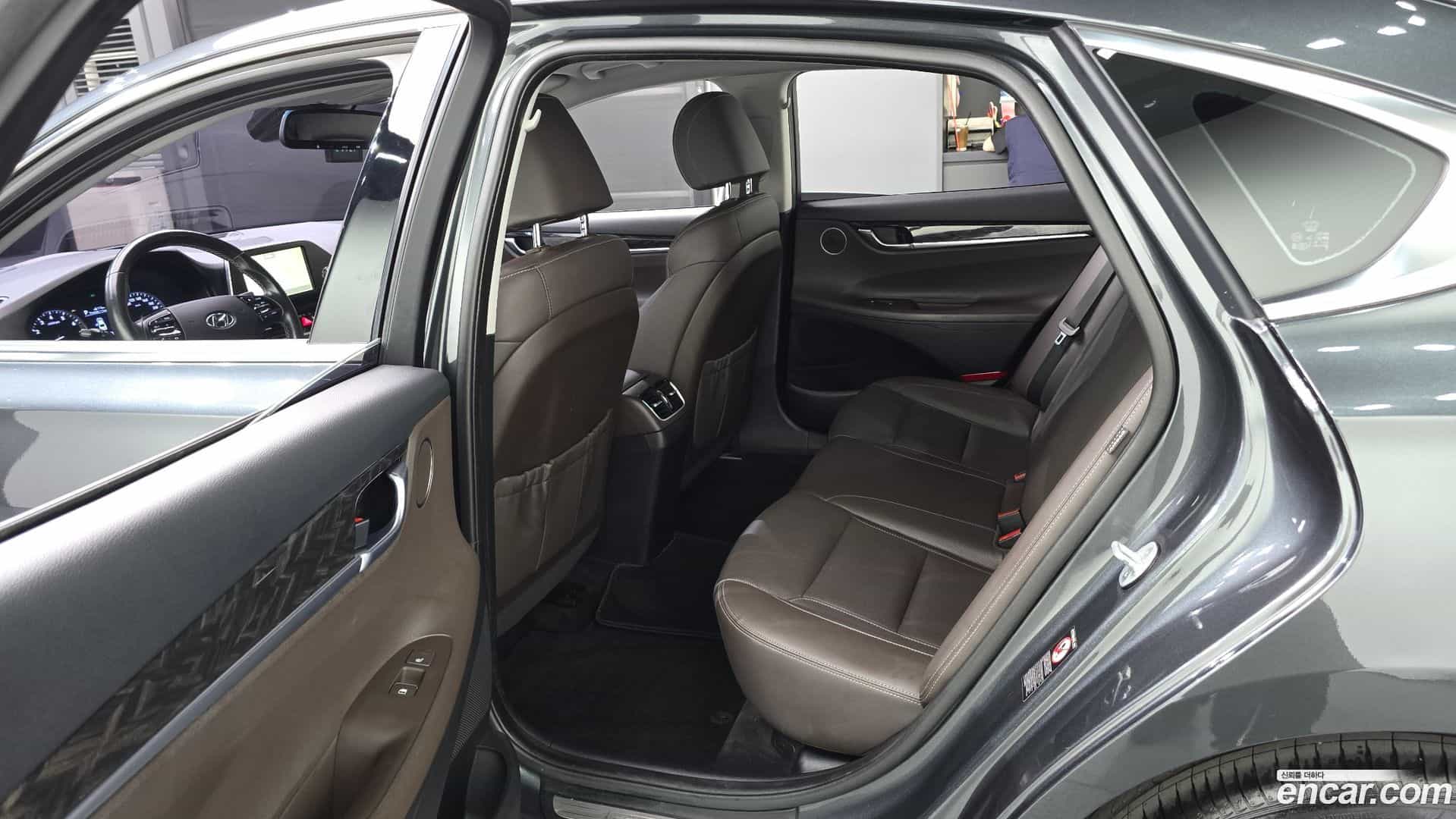 Grandeur Hyundai 2019.4-OPTION-015