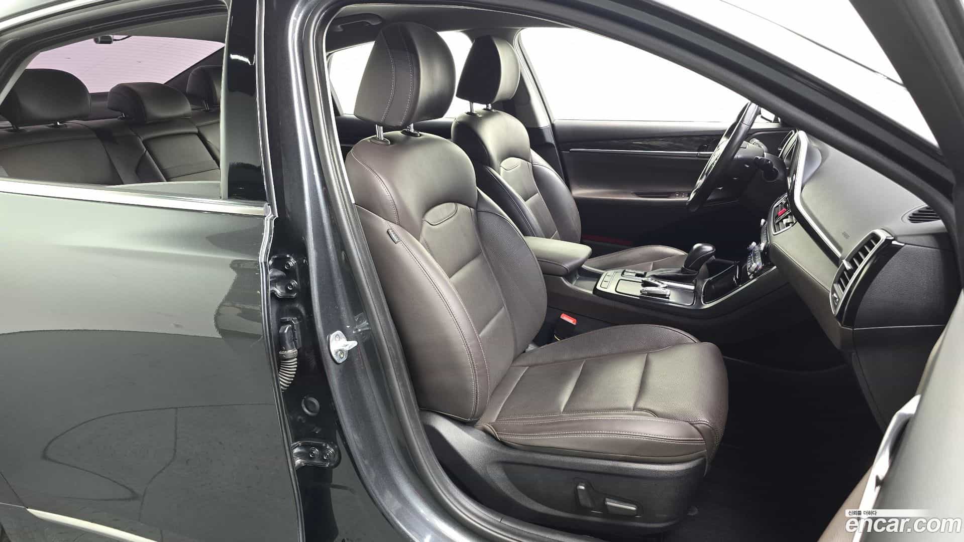 Grandeur Hyundai 2019.4-OPTION-016