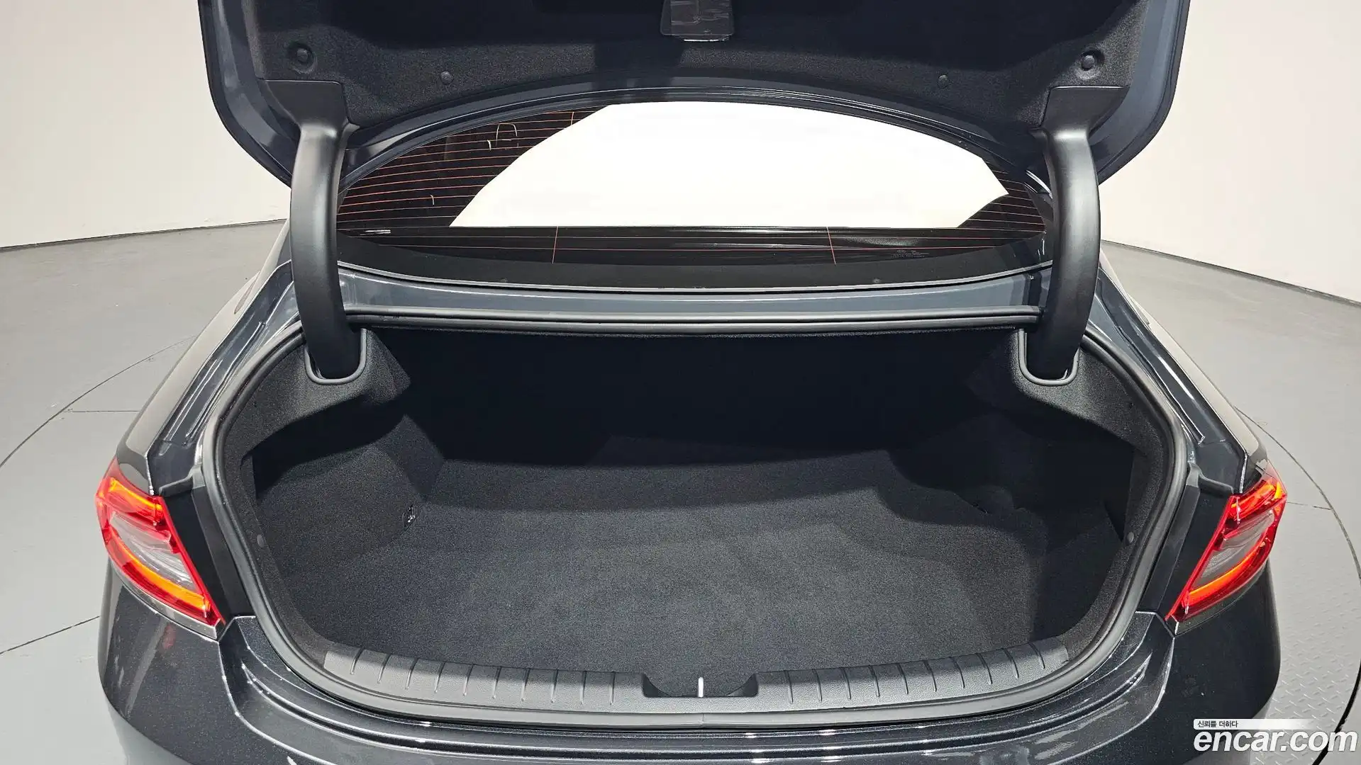 Grandeur Hyundai 2017.9-OPTION-024