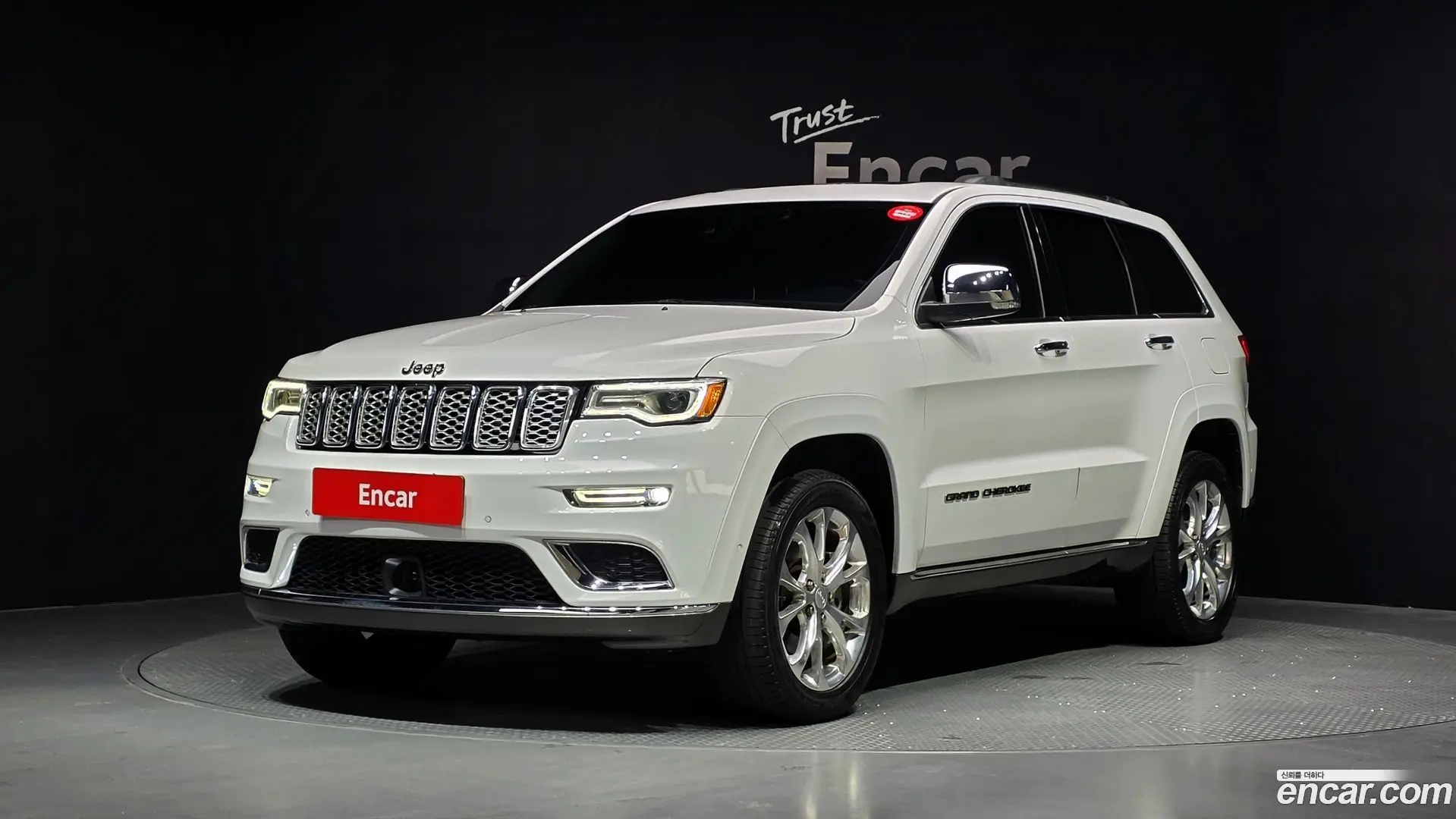 Main__Slider__Photo:Cherokee Jeep 2020.11-0