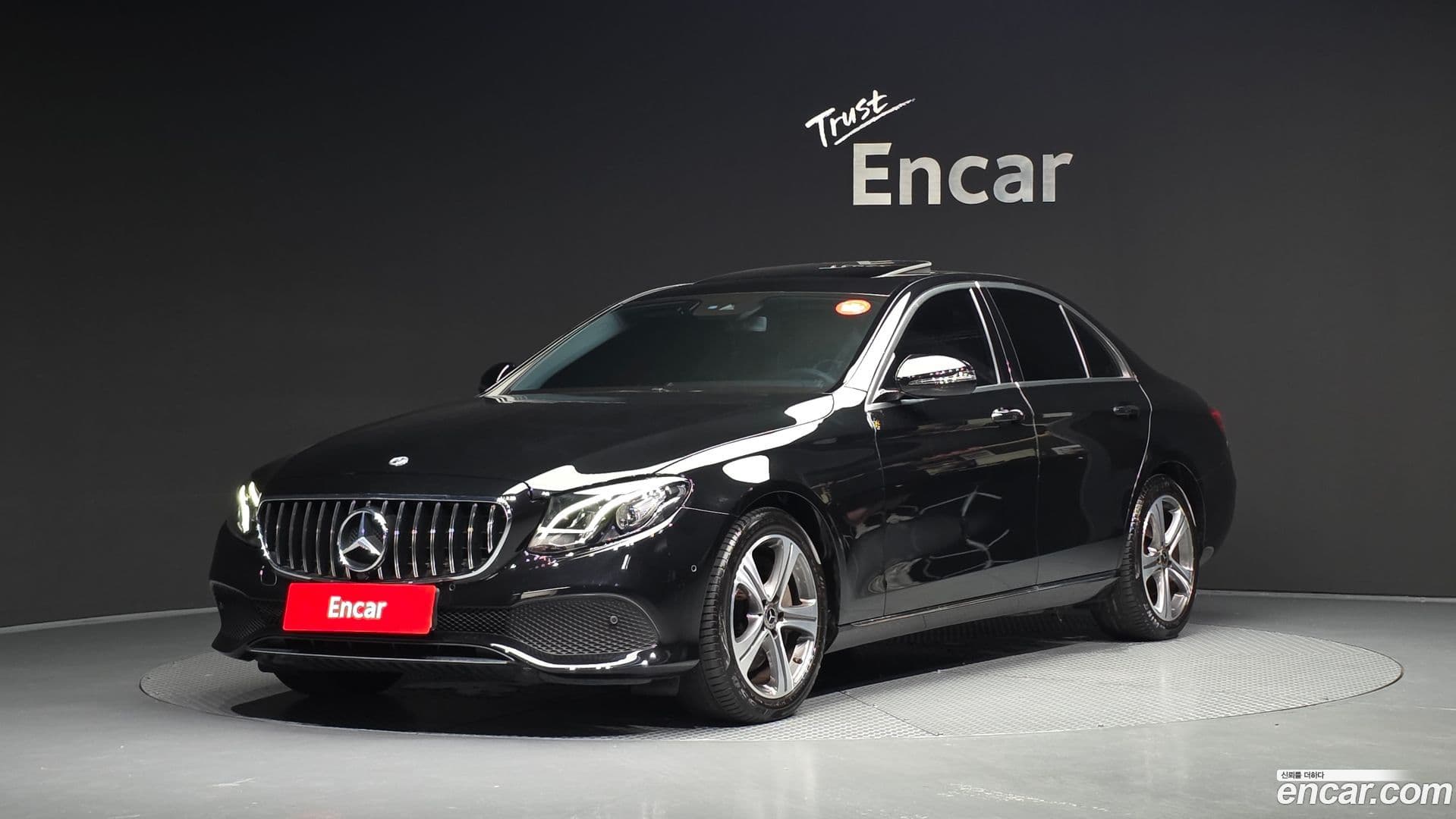 Main__Slider__Photo:E-Class Mercedes-Benz 2019.0-0