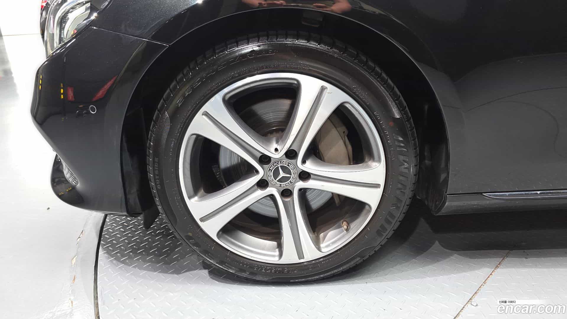 E-Class Mercedes-Benz 2019.0-OUTER-005