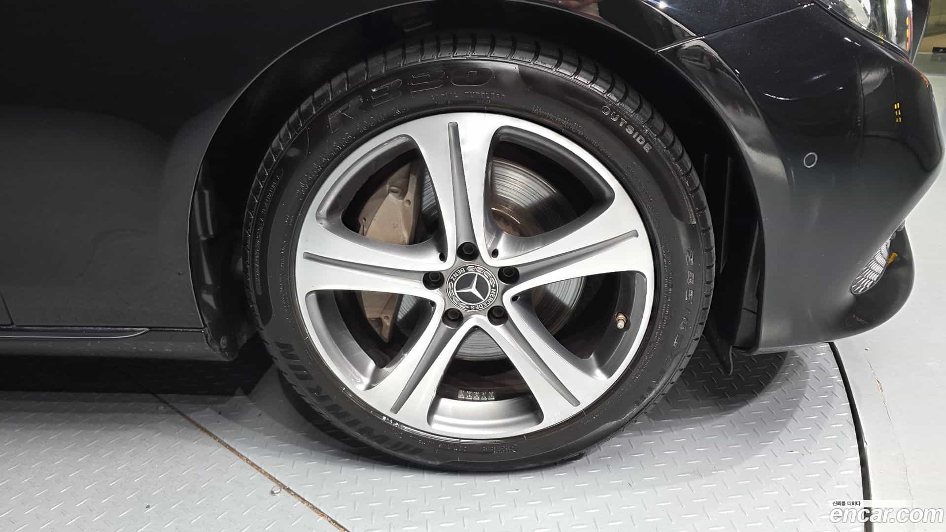 E-Class Mercedes-Benz 2019.0-OUTER-031