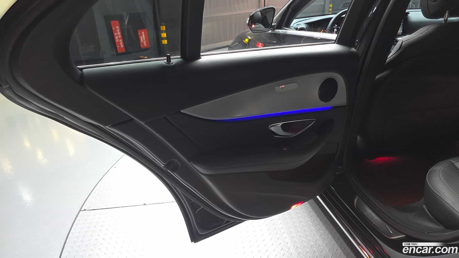 E-Class Mercedes-Benz 2019.0-INNER-035