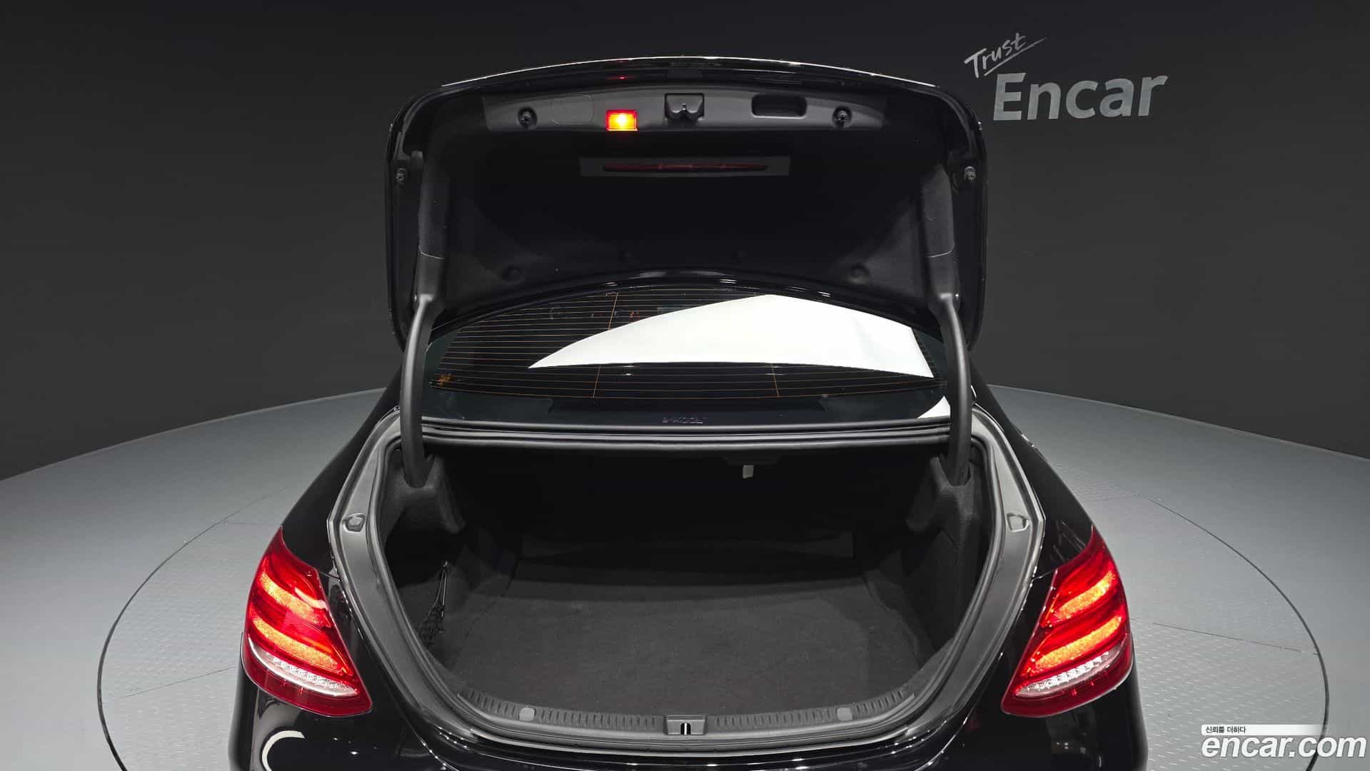 E-Class Mercedes-Benz 2019.0-OPTION-044