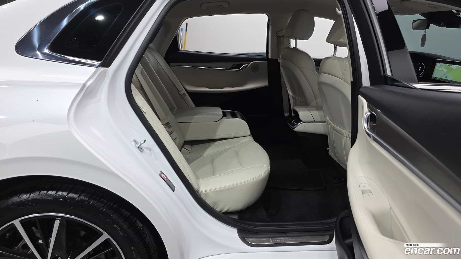 Grandeur Hyundai 2022.2-OPTION-015