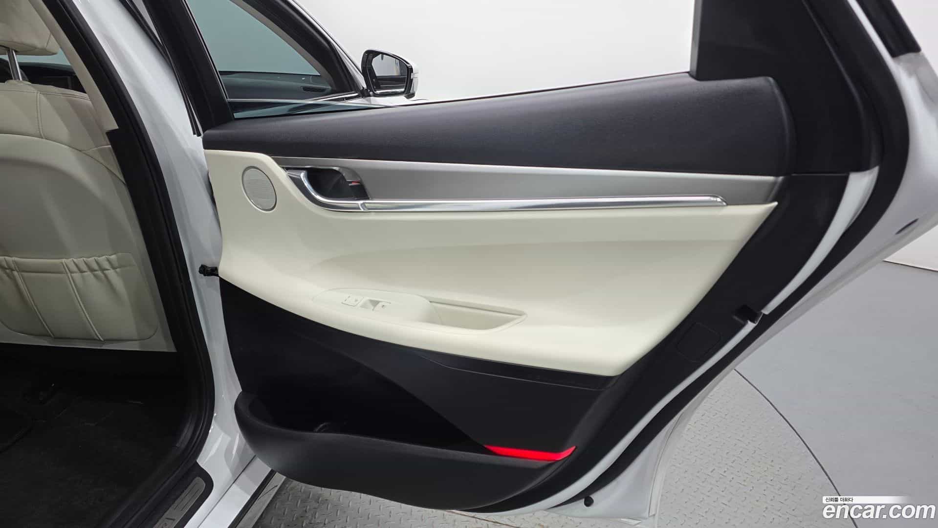 Grandeur Hyundai 2022.2-INNER-035