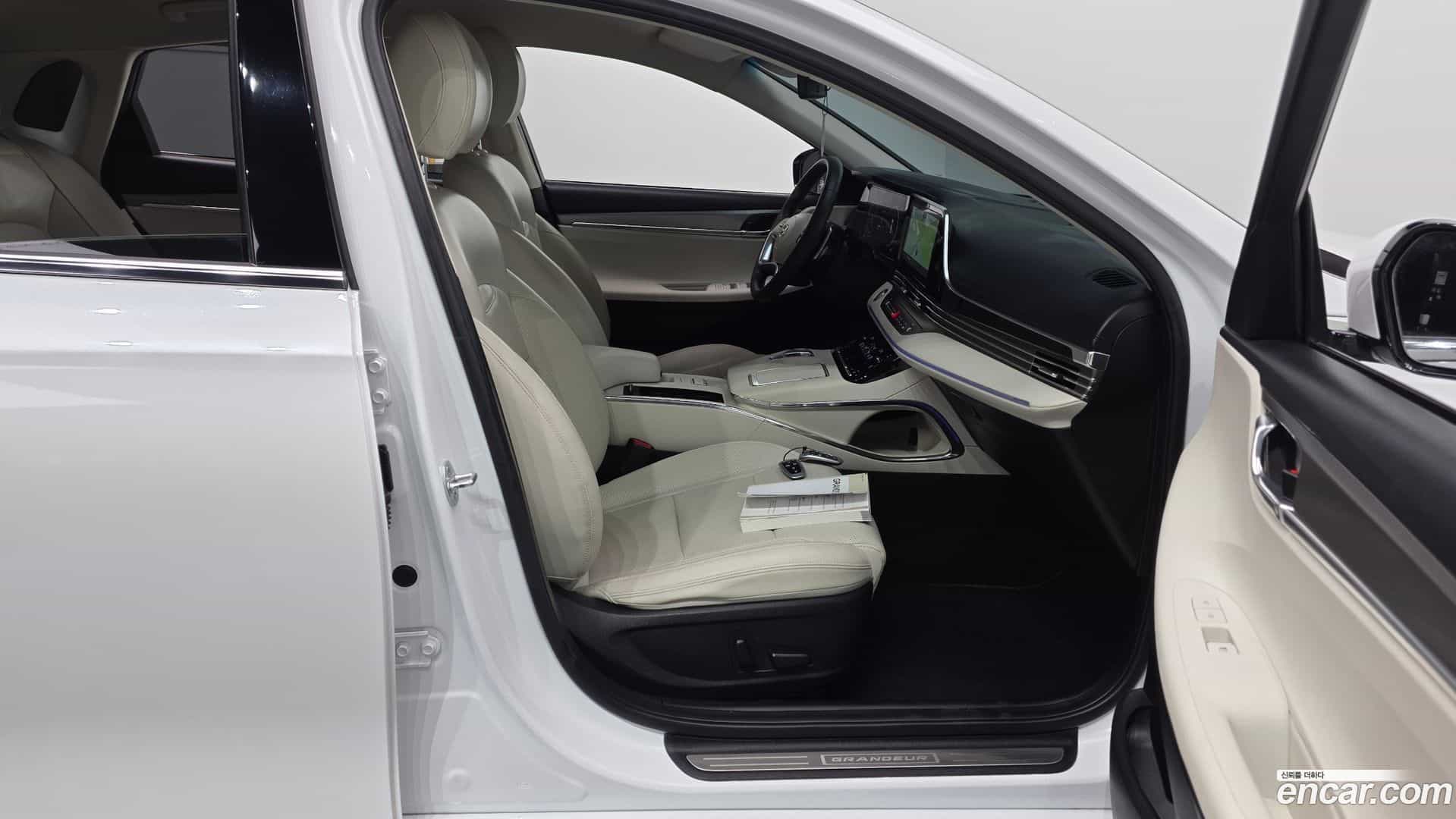 Grandeur Hyundai 2022.2-INNER-036