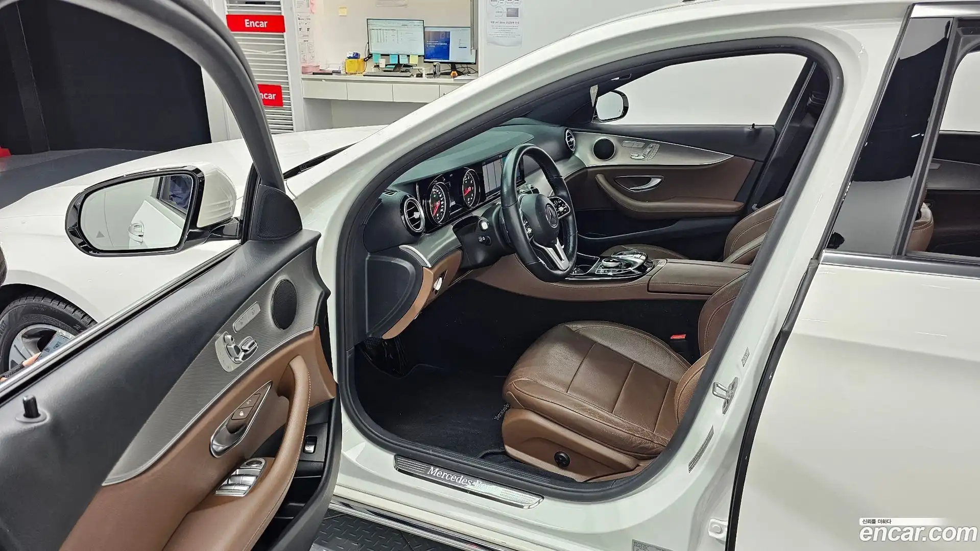 E-Class Mercedes-Benz 2018.10-INNER-010