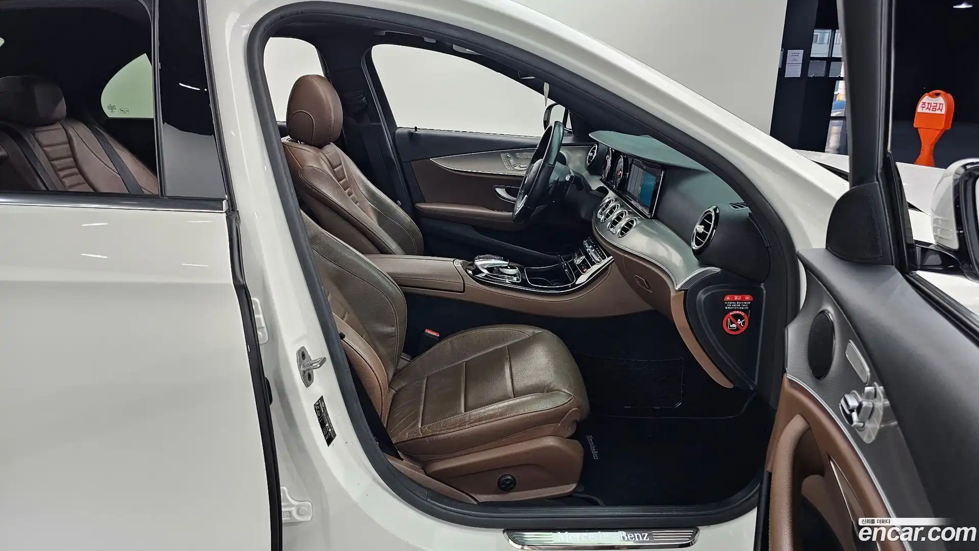 E-Class Mercedes-Benz 2018.10-OPTION-015