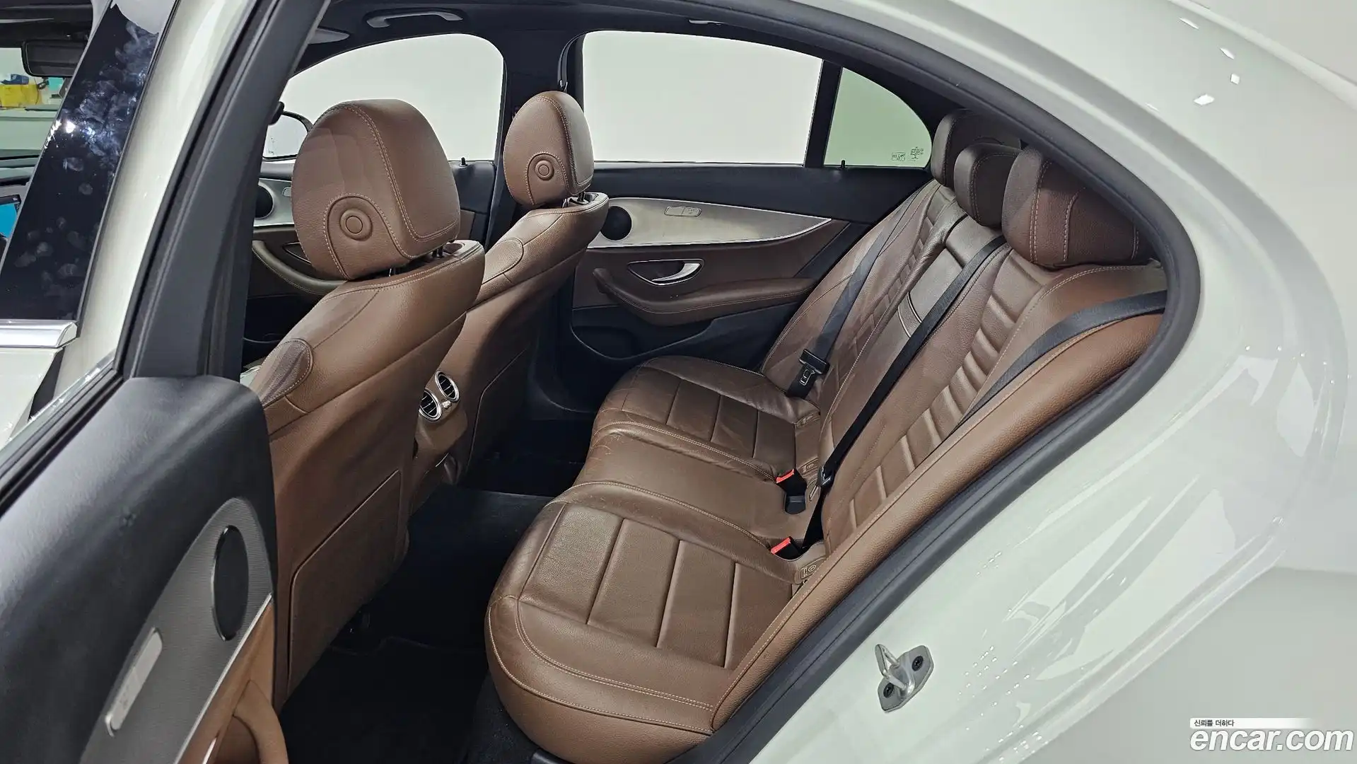 E-Class Mercedes-Benz 2018.10-OPTION-016