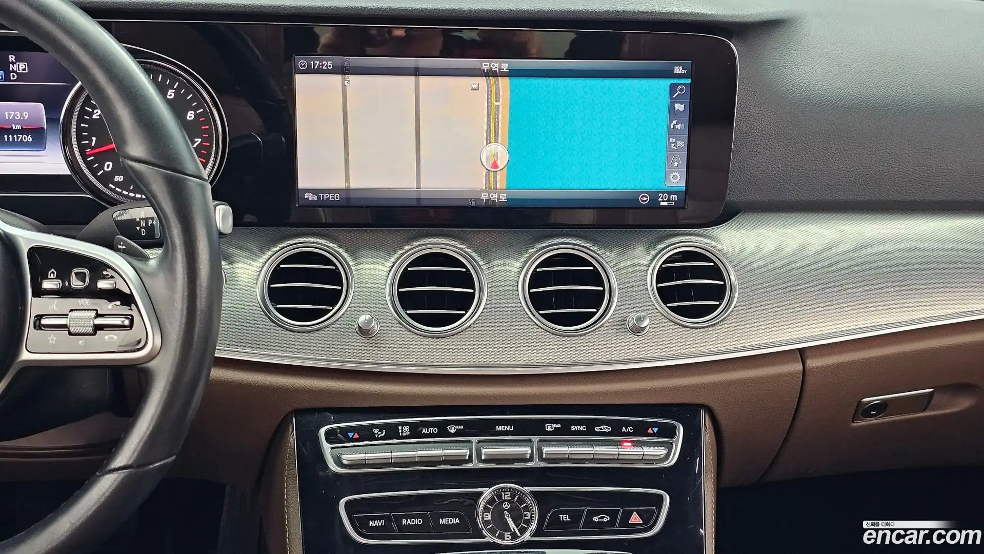E-Class Mercedes-Benz 2018.10-OPTION-018