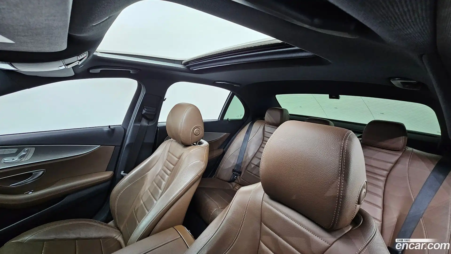 E-Class Mercedes-Benz 2018.10-OPTION-023