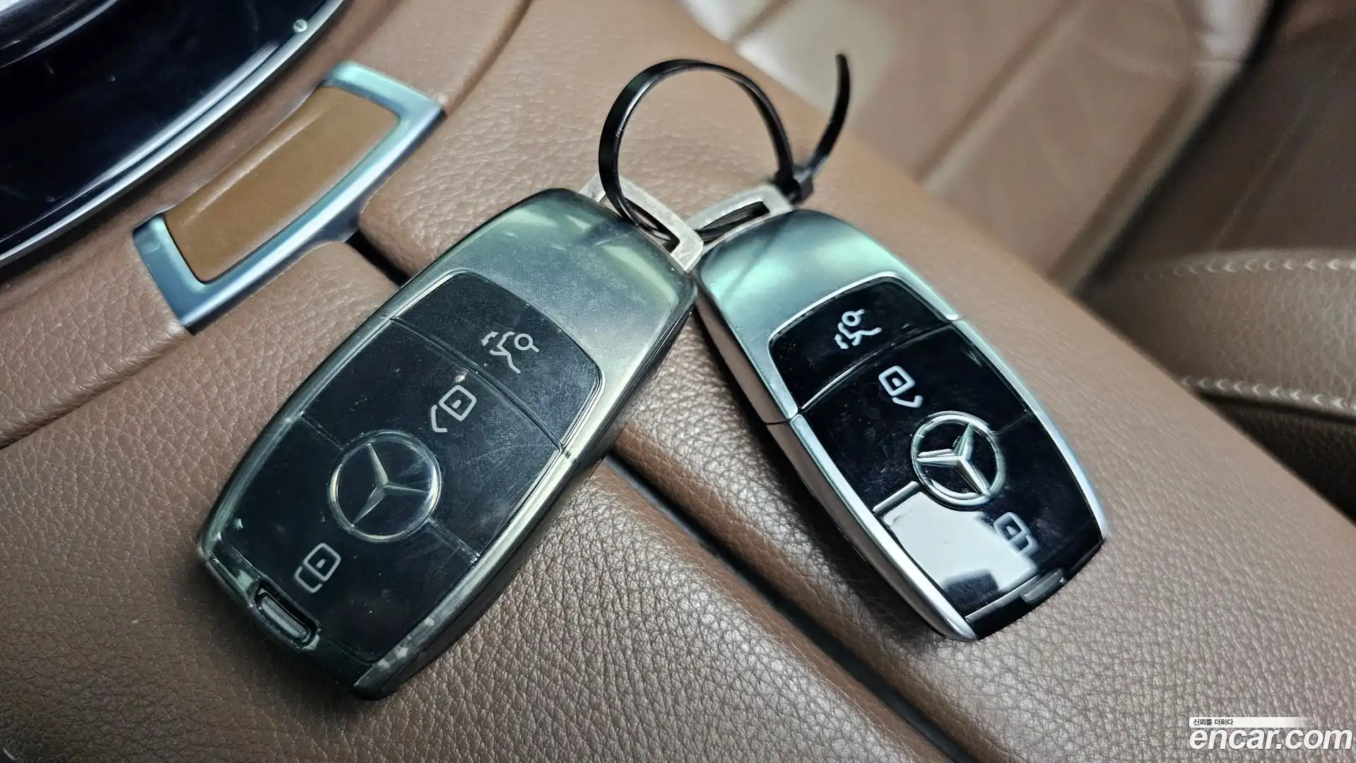 E-Class Mercedes-Benz 2018.10-OPTION-040