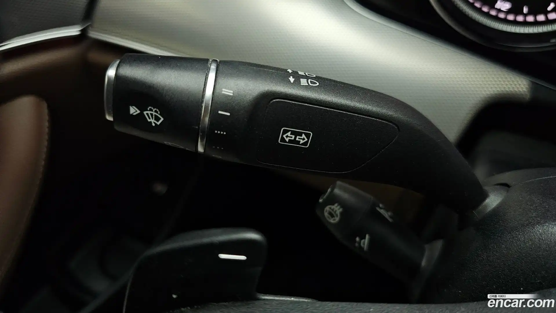 E-Class Mercedes-Benz 2018.10-OPTION-041