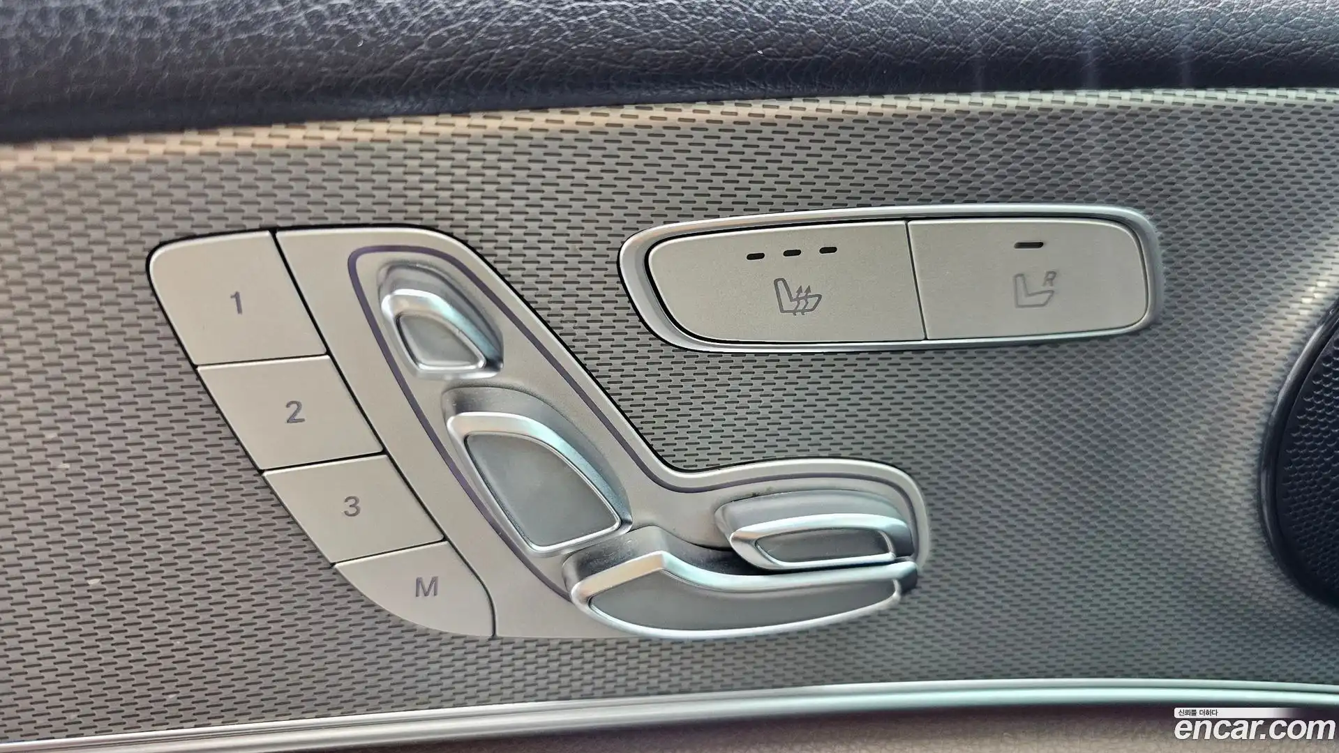 E-Class Mercedes-Benz 2018.10-OPTION-045