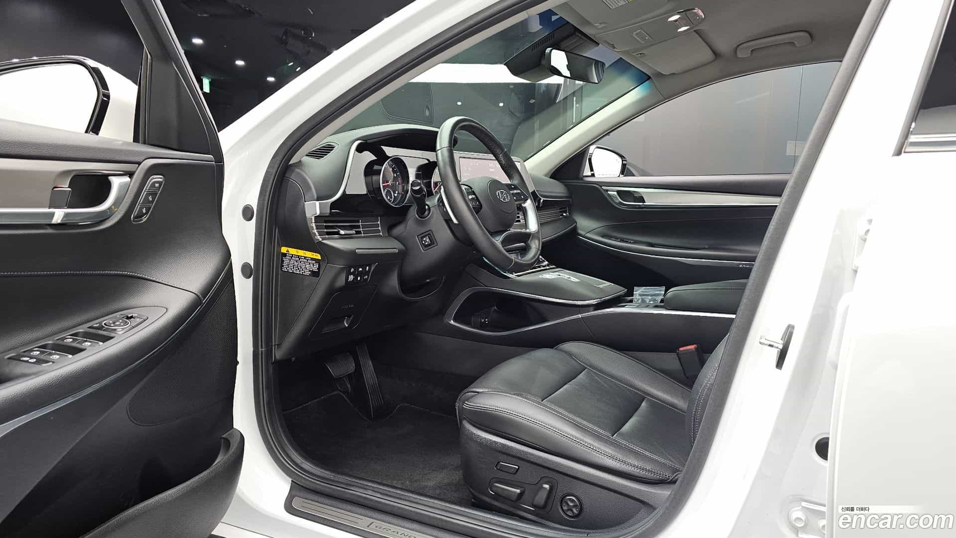 Grandeur Hyundai 2020.1-INNER-010