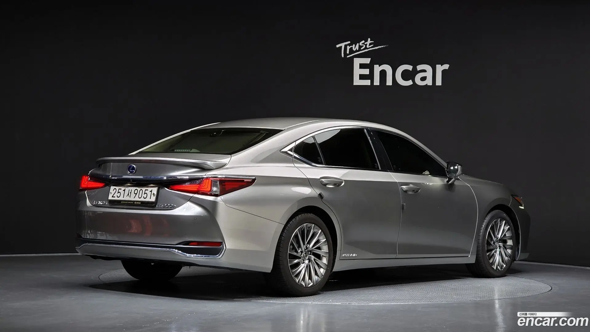 Main__Slider__Photo:ES Lexus 2018.9-1