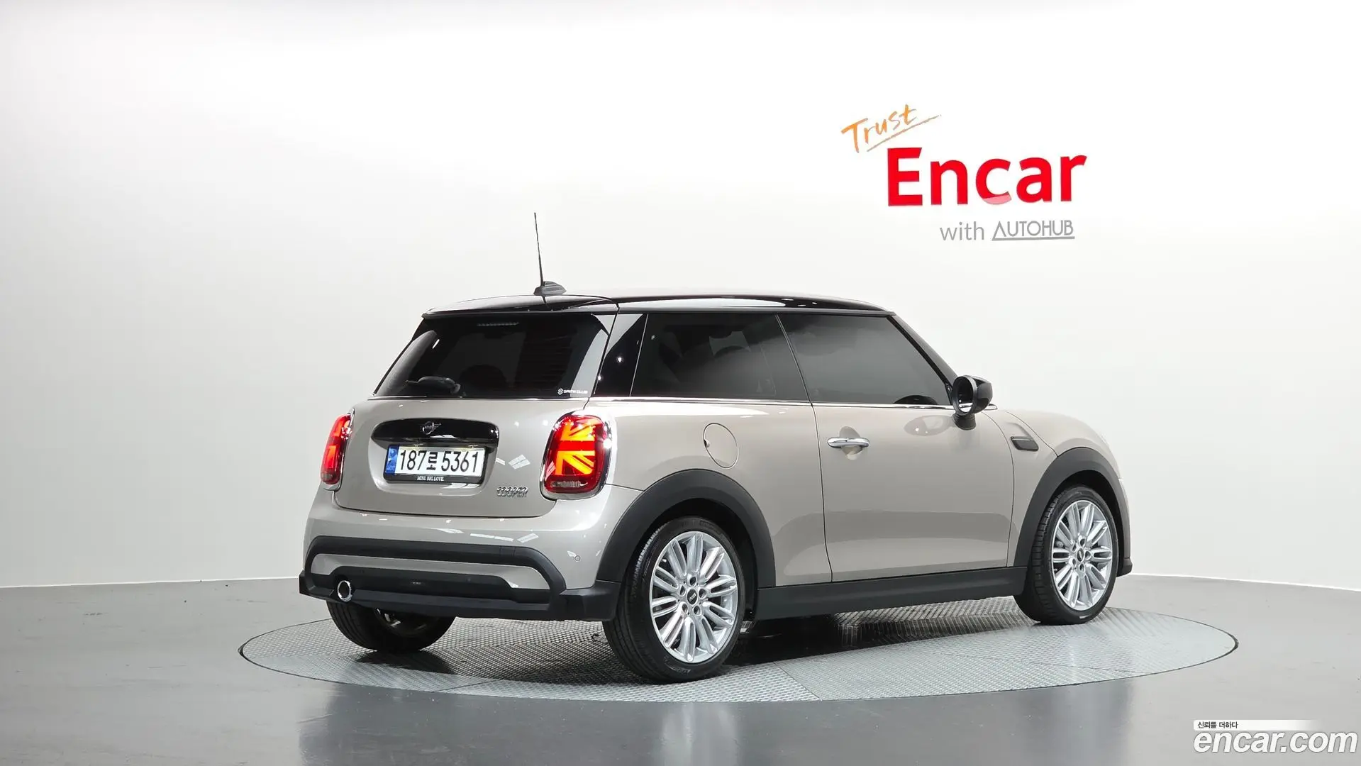 Main__Slider__Photo:Cooper Mini 2022.10-1