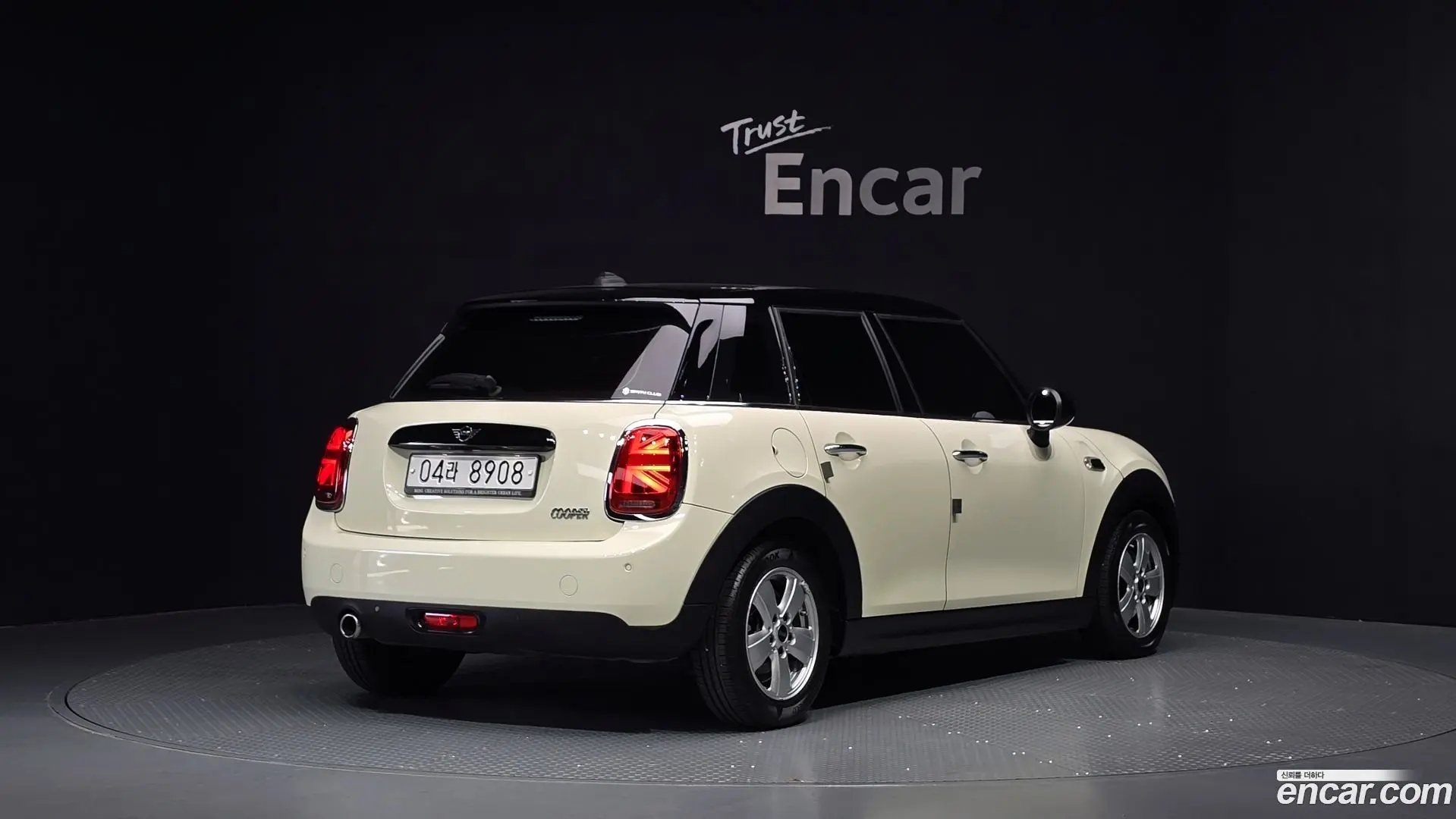 Main__Slider__Photo:Cooper Mini 2019.2-1