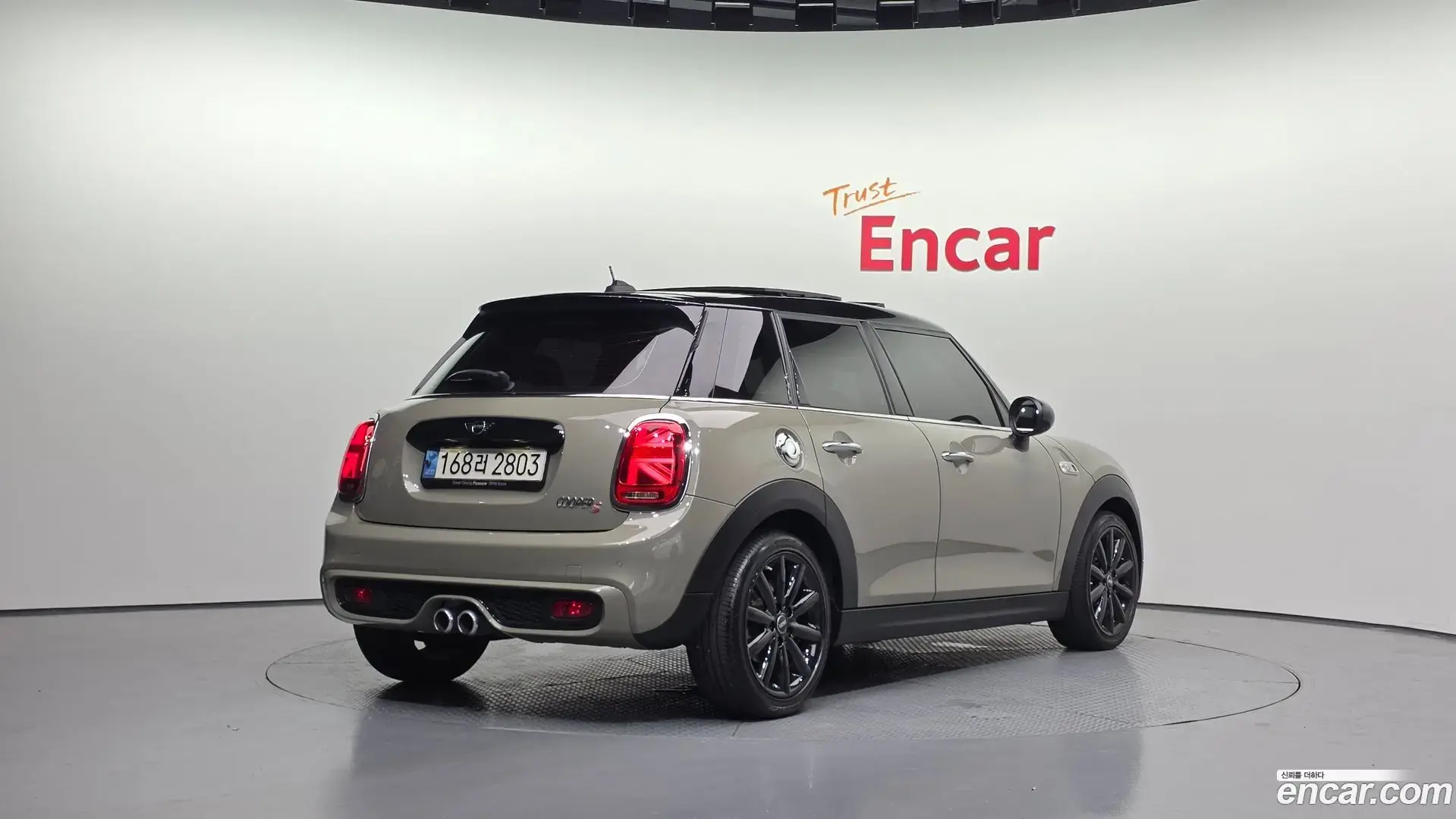 Main__Slider__Photo:Cooper Mini 2019.6-1