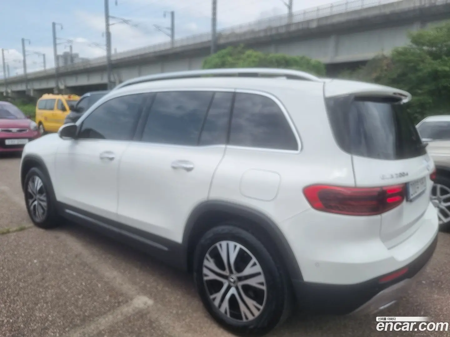 Main__Slider__Photo:GLB-Class Mercedes-Benz 2024.6-1