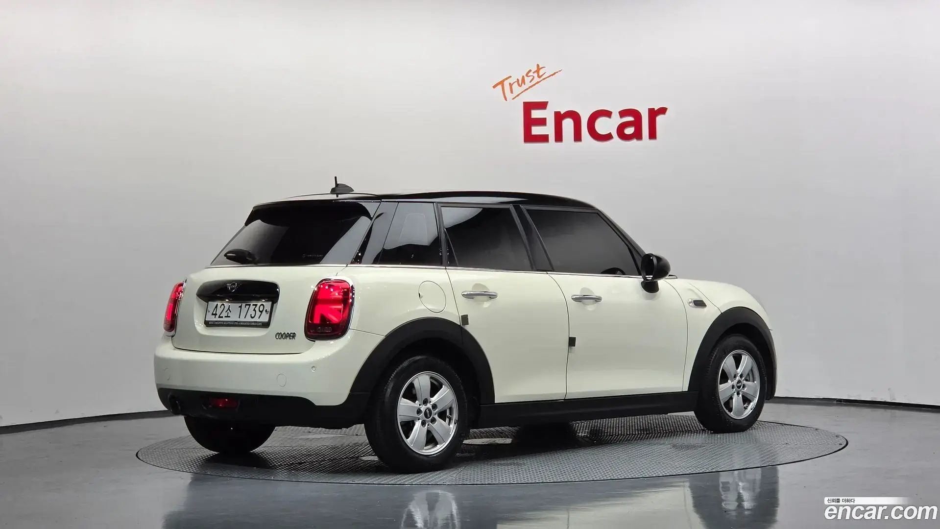 Main__Slider__Photo:Cooper Mini 2019.7-1