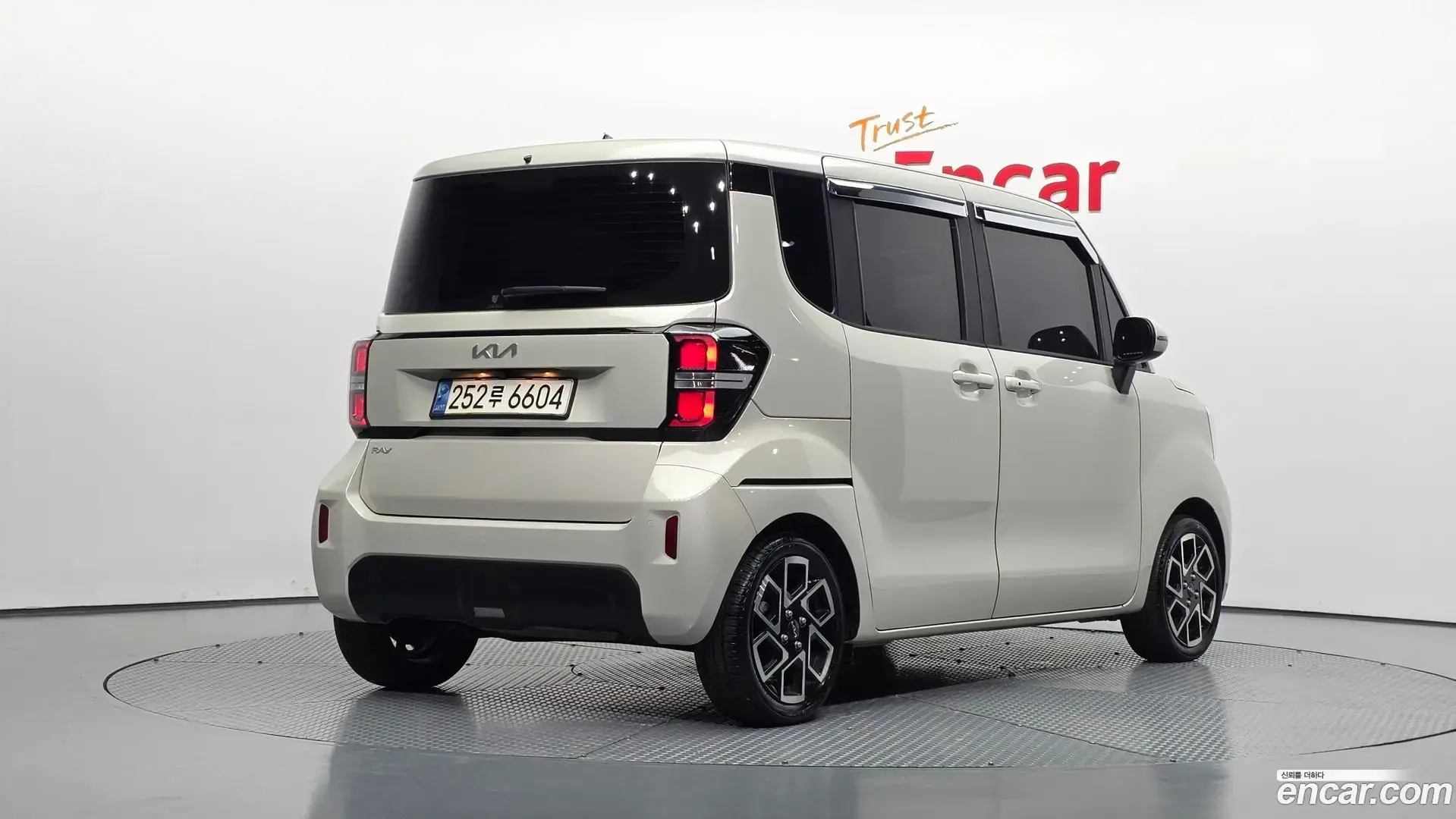 Main__Slider__Photo:RAY Kia 2022.11-1