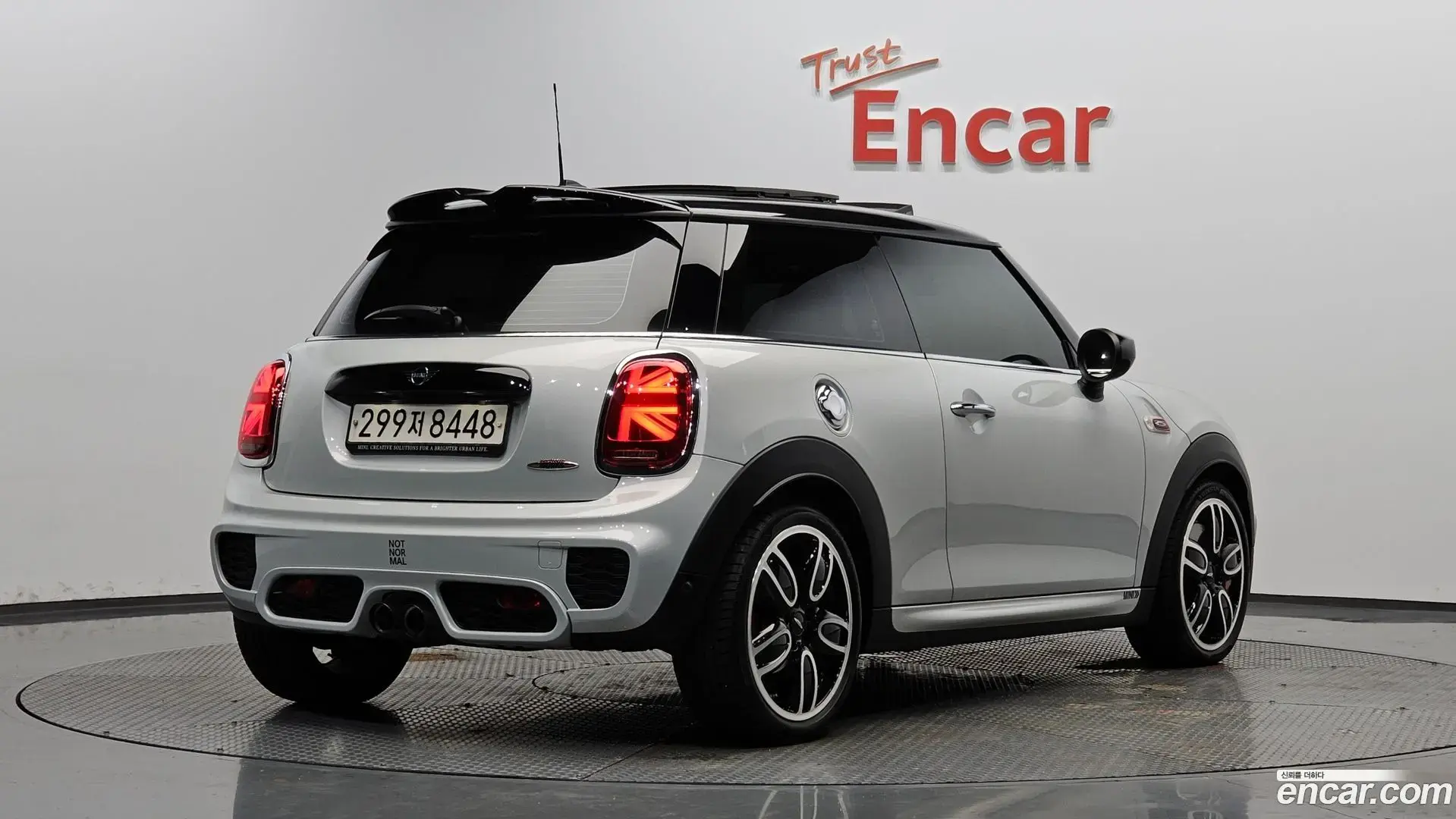 Main__Slider__Photo:Cooper Mini 2021.0-1