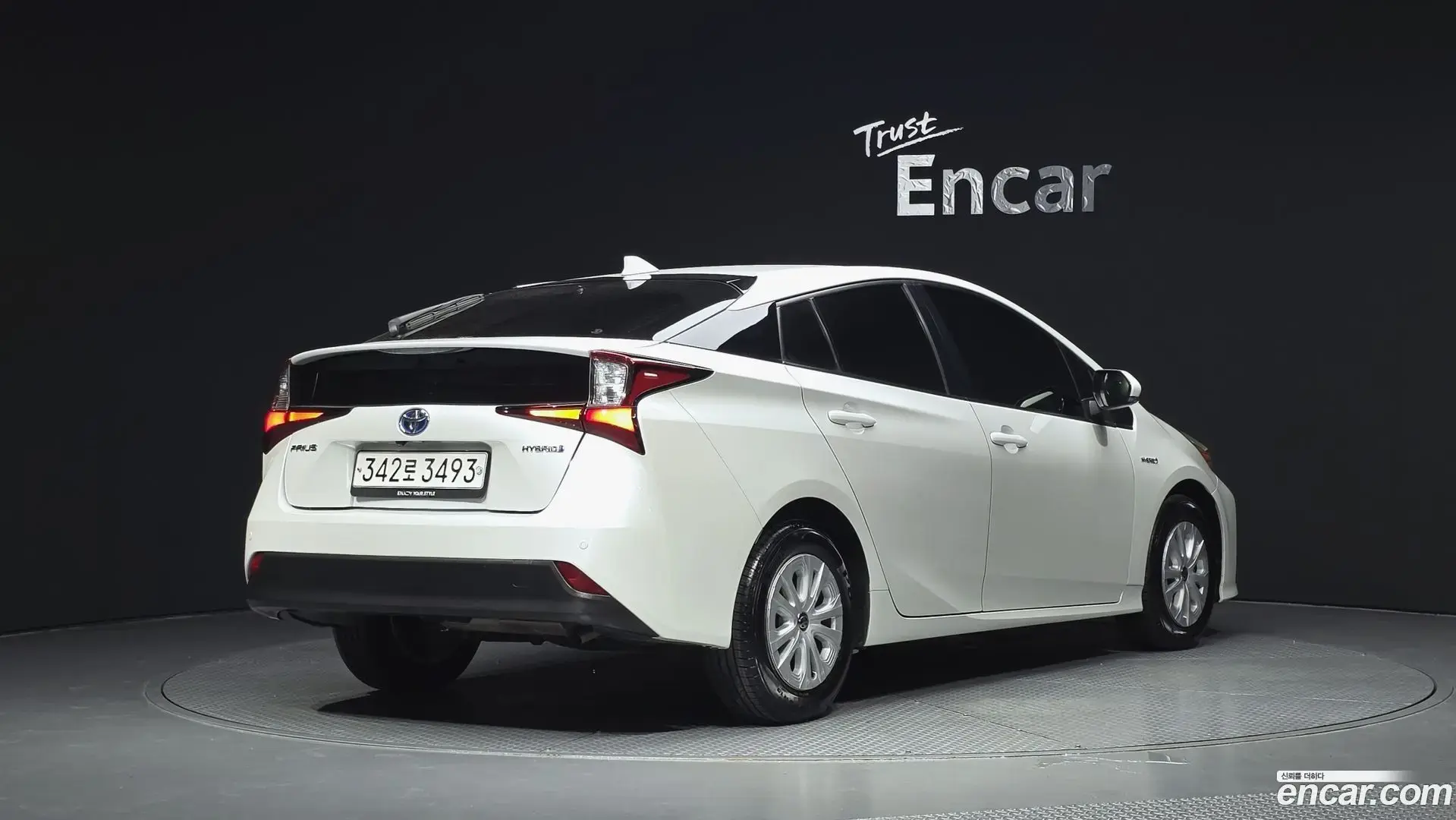 Main__Slider__Photo:Prius Toyota 2020.11-1