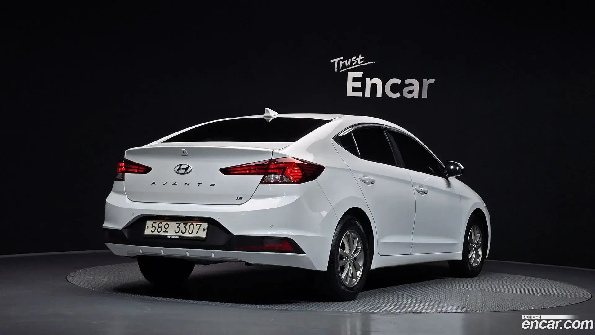 Main__Slider__Photo:AVANTE Hyundai 2019.0-1