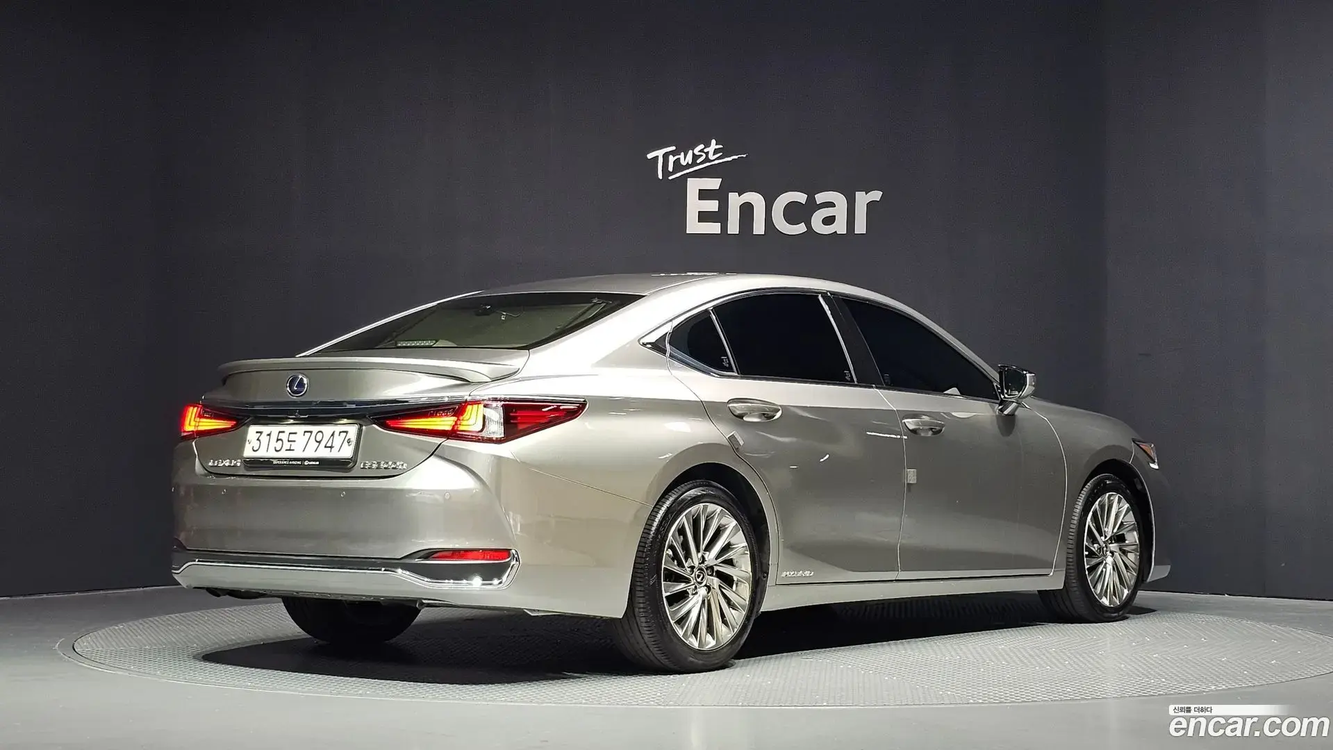 Main__Slider__Photo:ES Lexus 2021.7-1