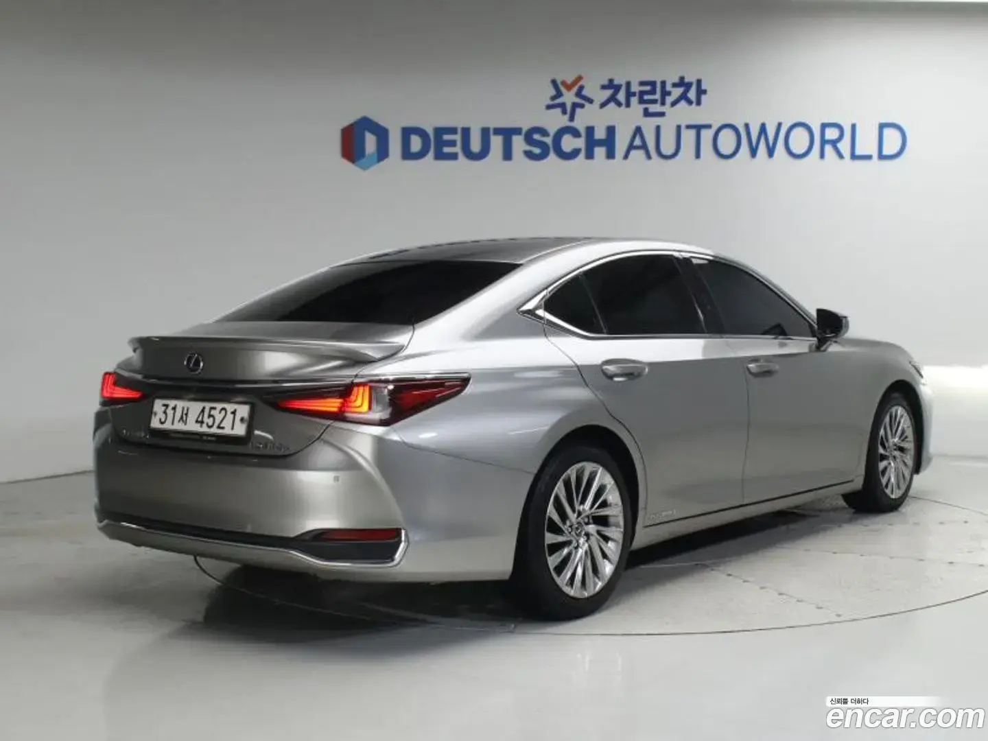 Main__Slider__Photo:ES Lexus 2019.0-1