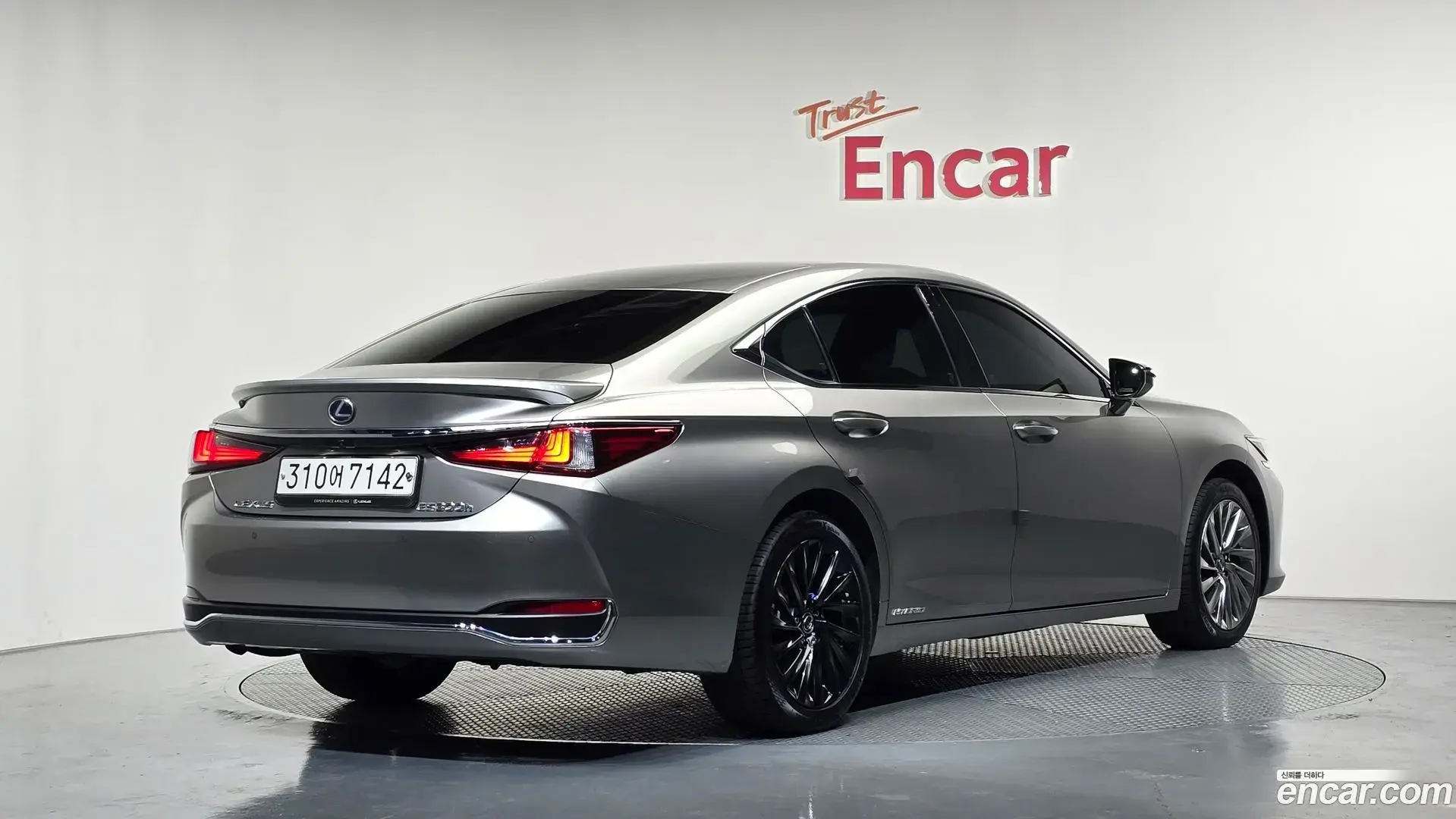 Main__Slider__Photo:ES Lexus 2021.8-1