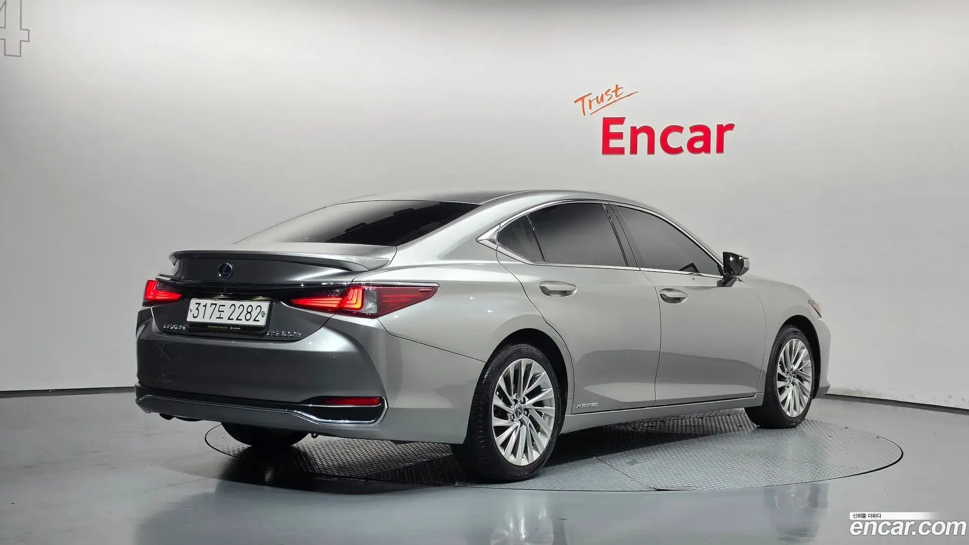 Main__Slider__Photo:ES Lexus 2020.9-1