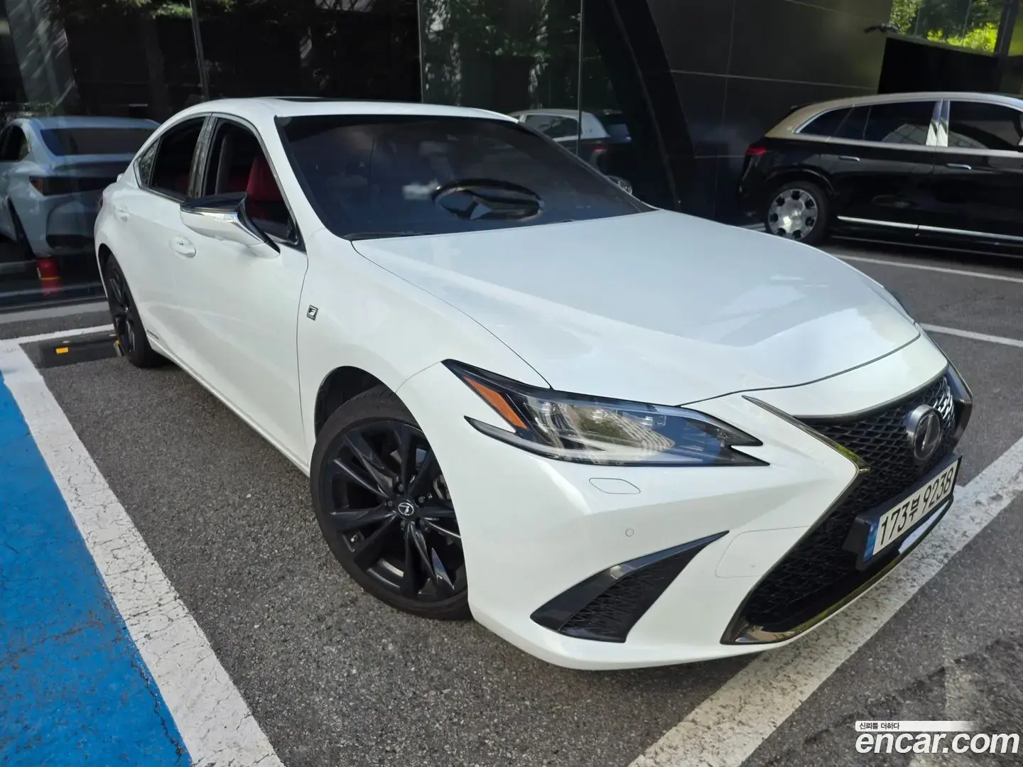 Main__Slider__Photo:ES Lexus 2022.0-1