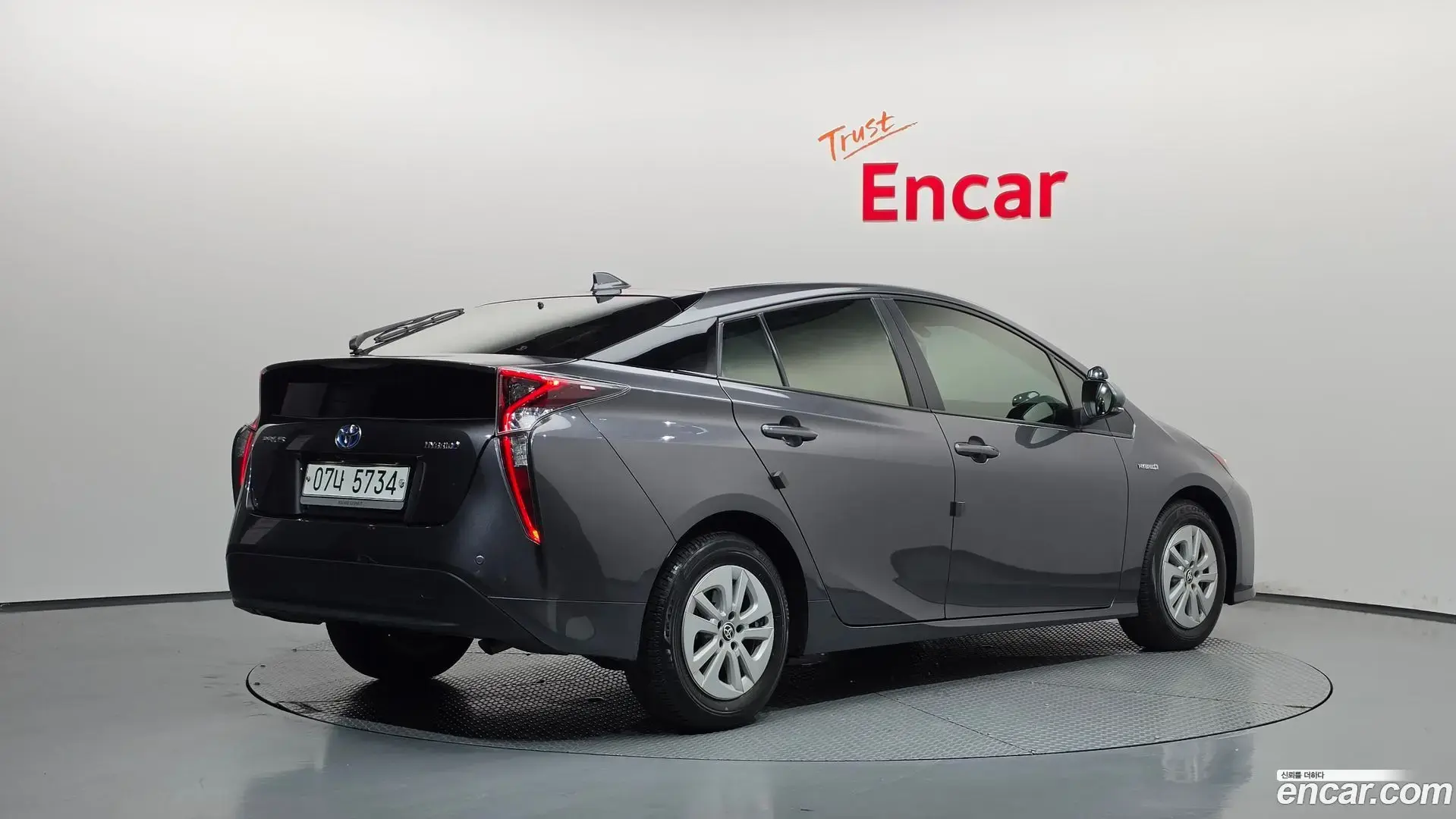 Main__Slider__Photo:Prius Toyota 2018.9-1