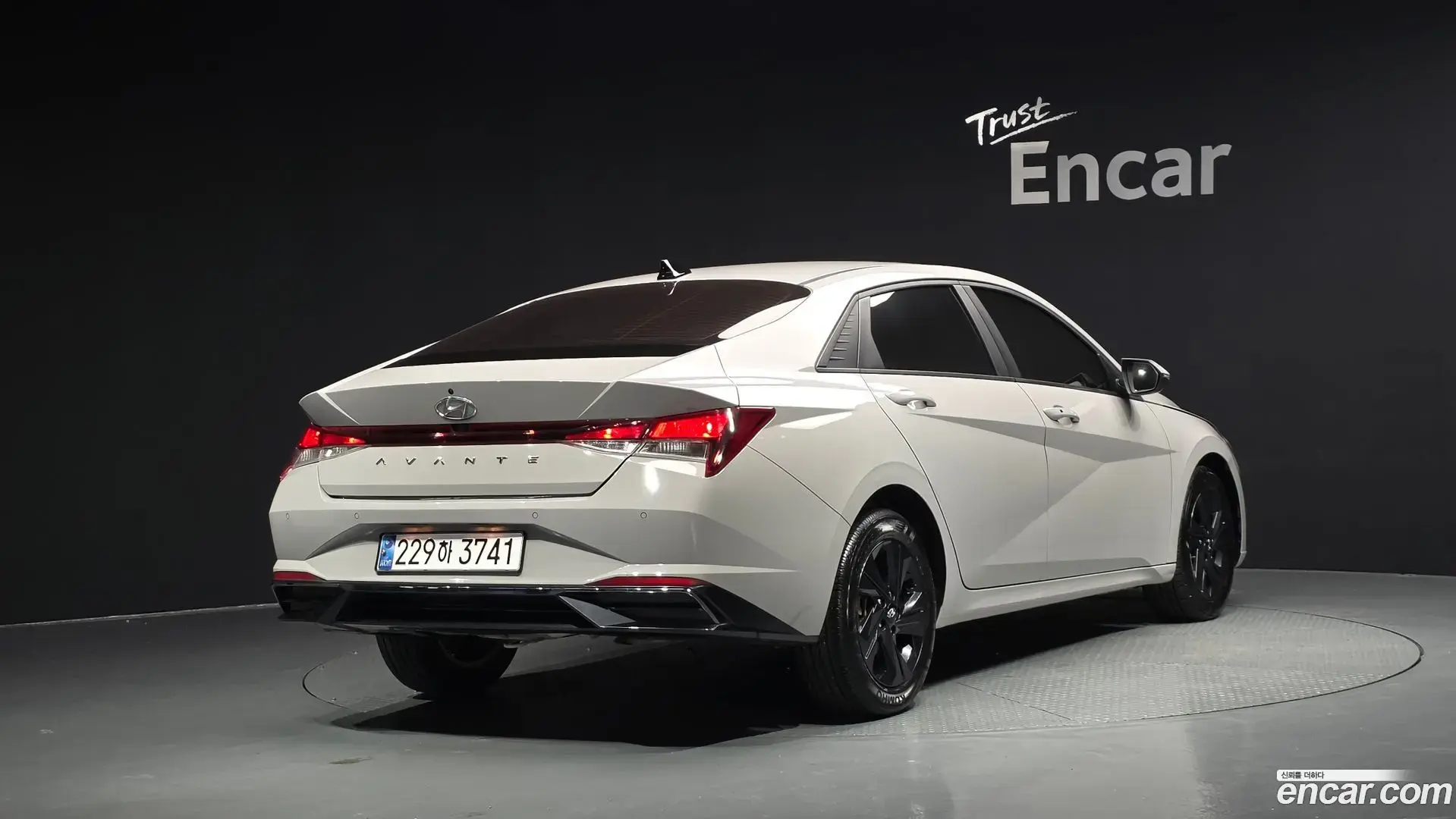 Main__Slider__Photo:AVANTE Hyundai 2022.7-1