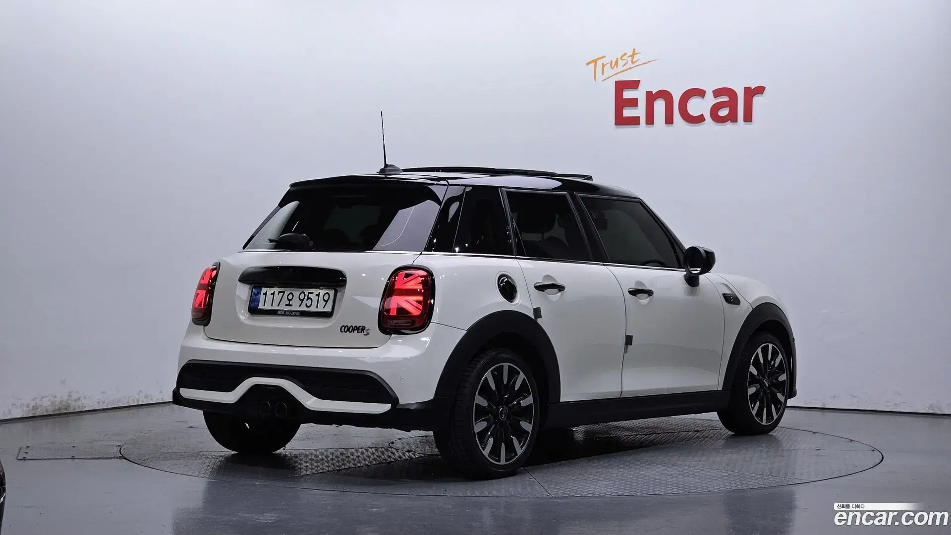 Main__Slider__Photo:Cooper Mini 2021.10-1