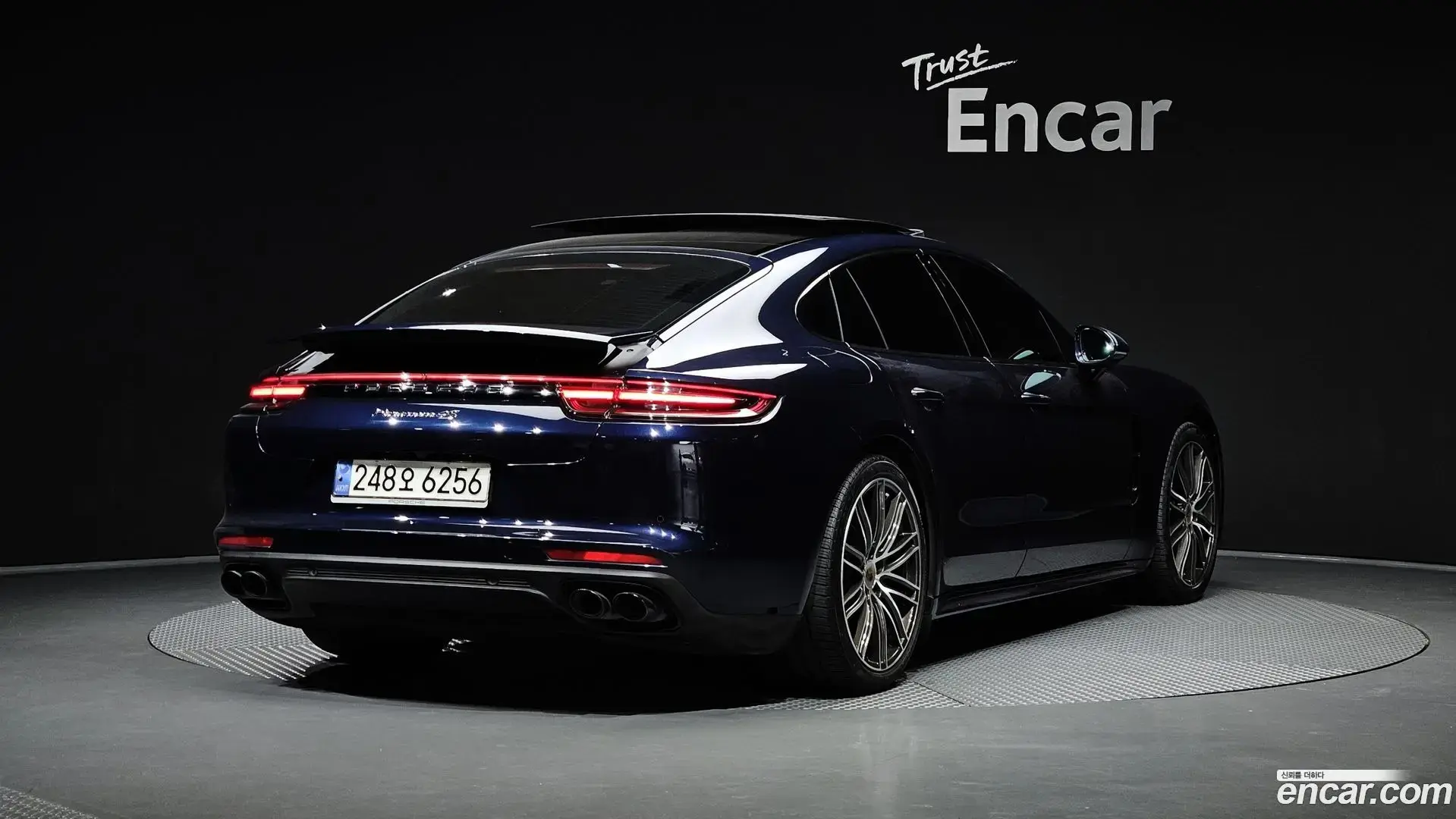 Main__Slider__Photo:Panamera Porsche 2018.4-1