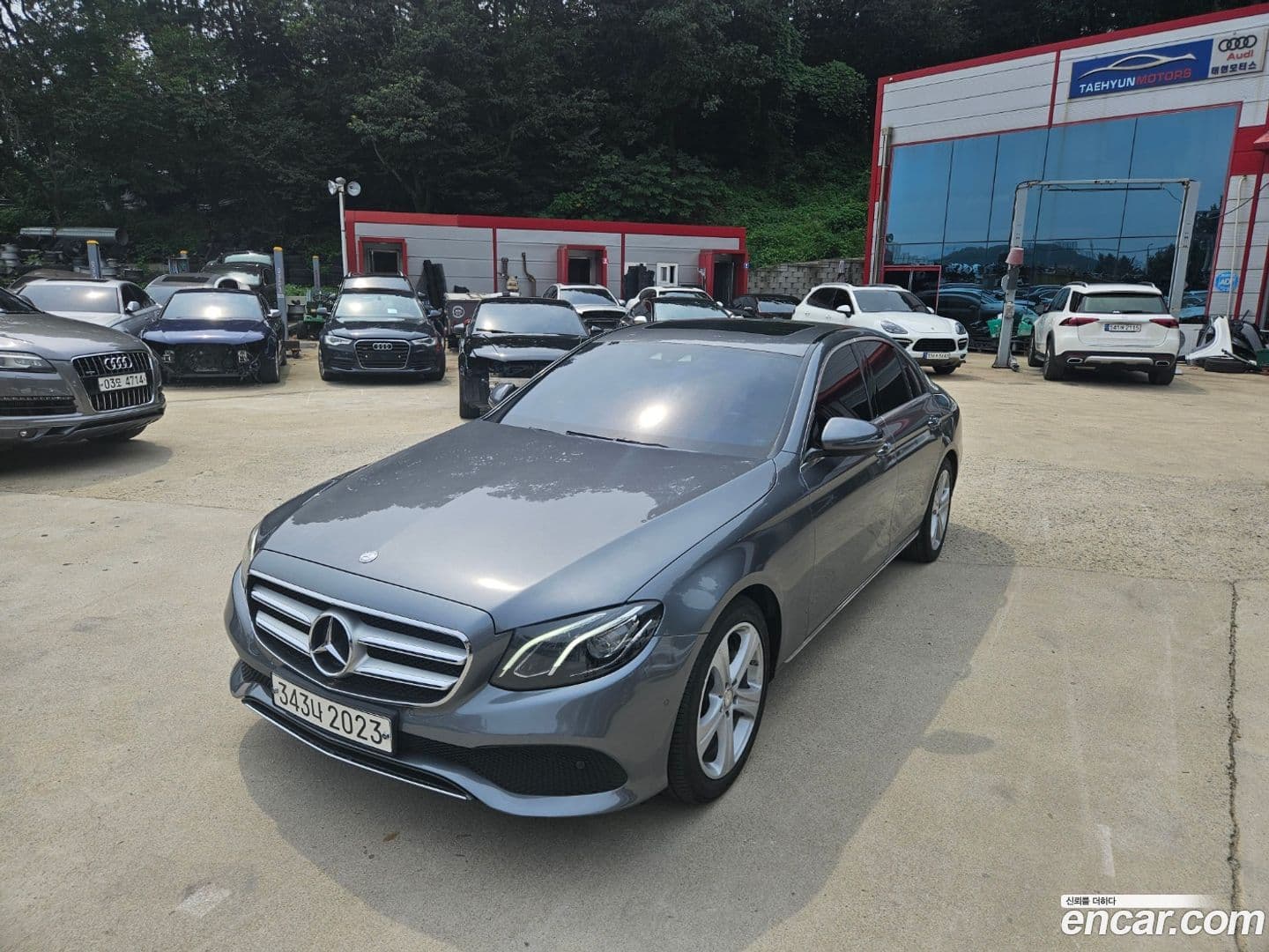 Main__Slider__Photo:E-Class Mercedes-Benz 2017.0-0