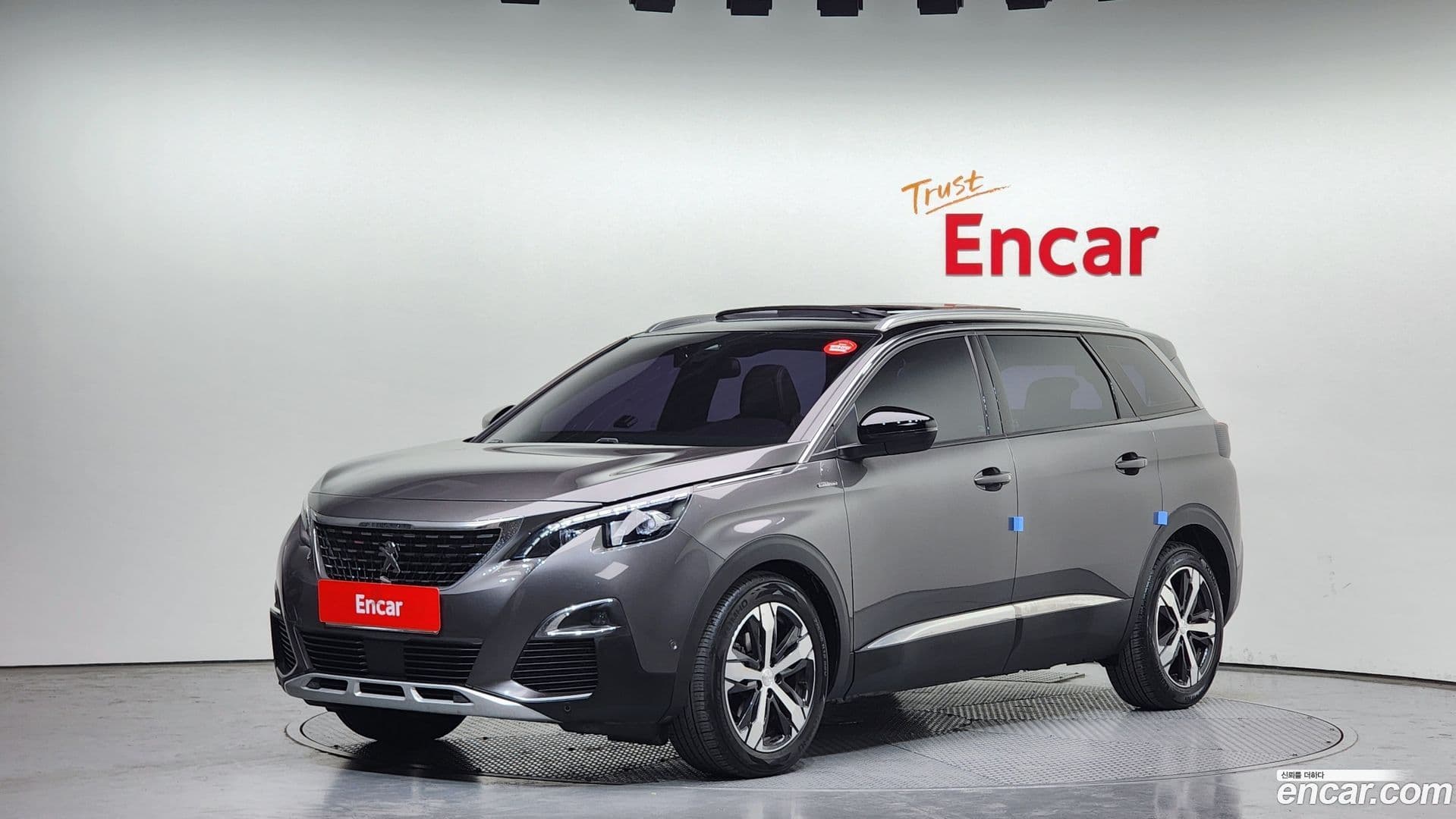 Main__Slider__Photo:5008 Peugeot 2018.7-0