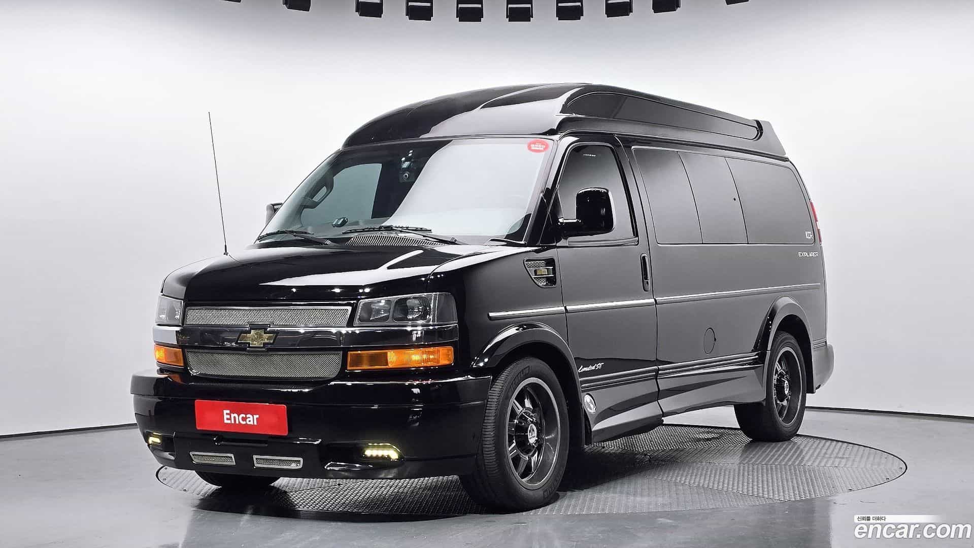 Express Van Chevrolet 2017.11-OUTER-001