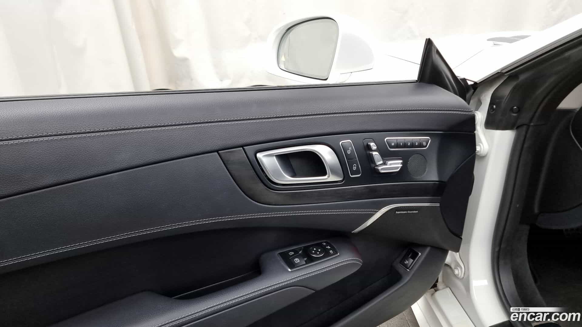 SL-Class Mercedes-Benz 2016.11-OPTION-021