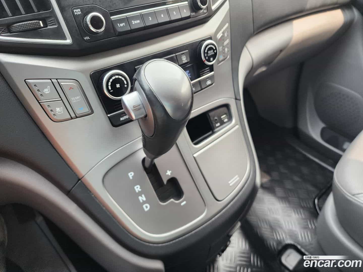 Starex Hyundai 2020.2-OPTION-020