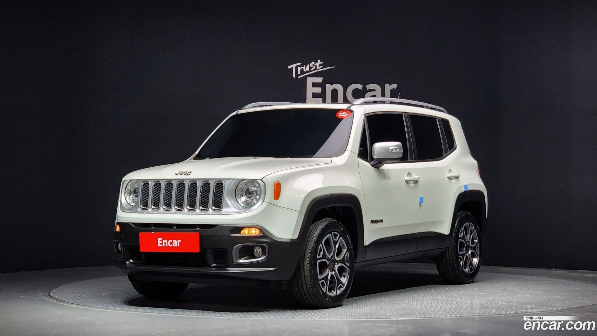 Main__Slider__Photo:Renegade Jeep 2017.10-0