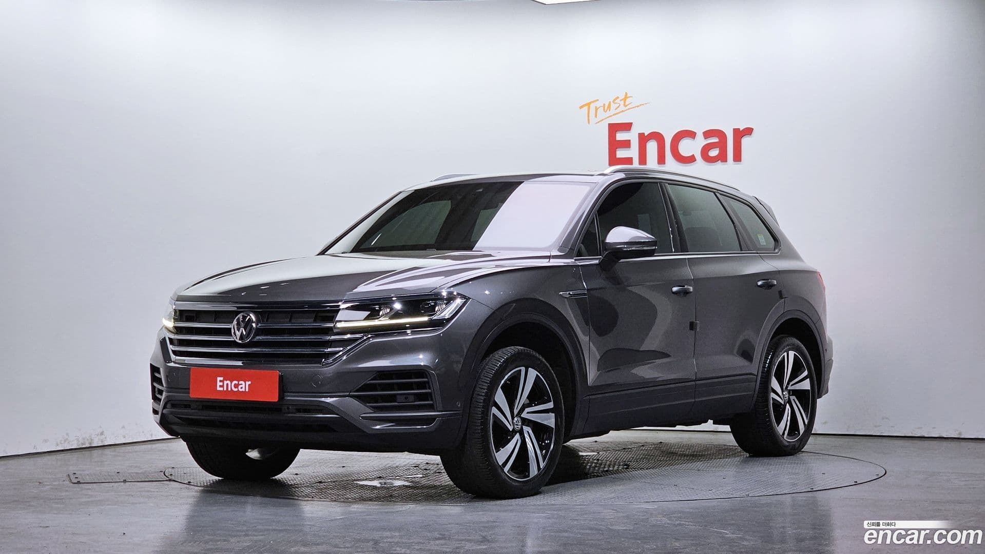 Main__Slider__Photo:Touareg Volkswagen 2020.4-0