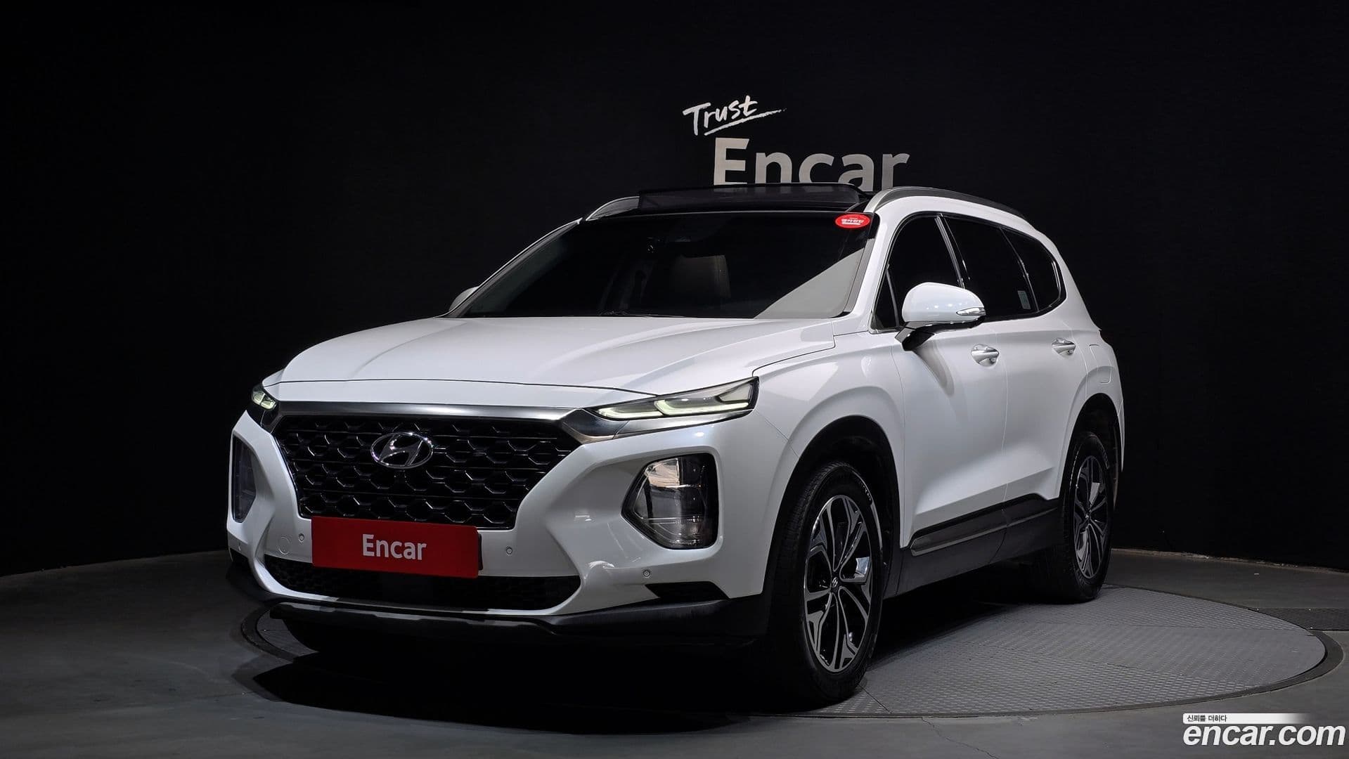 Main__Slider__Photo:Santafe Hyundai 2018.4-0